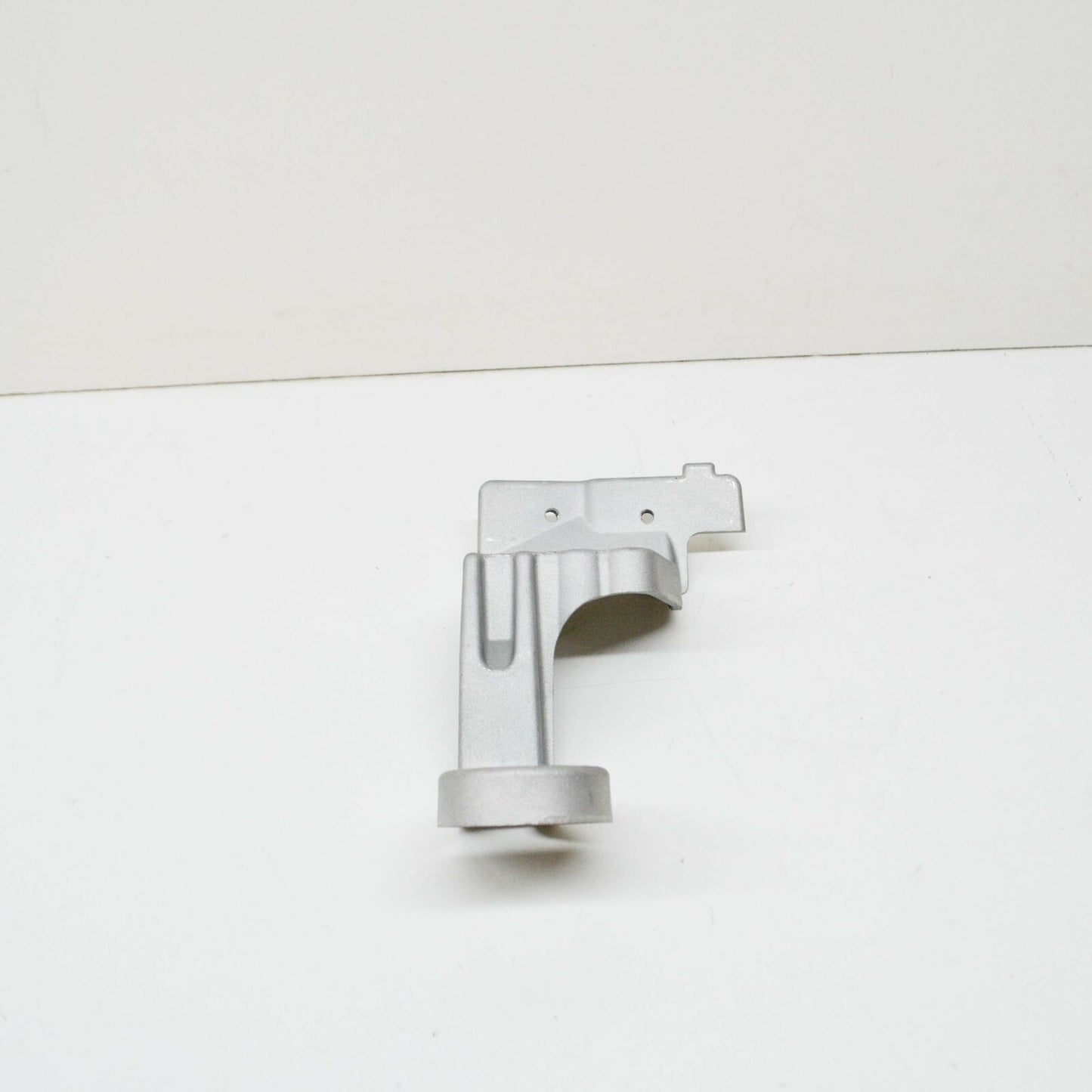 NEW MERCEDES-BENZ C W205 COOLING RADIATOR RIGHT LOWER HOLDER A2055051900