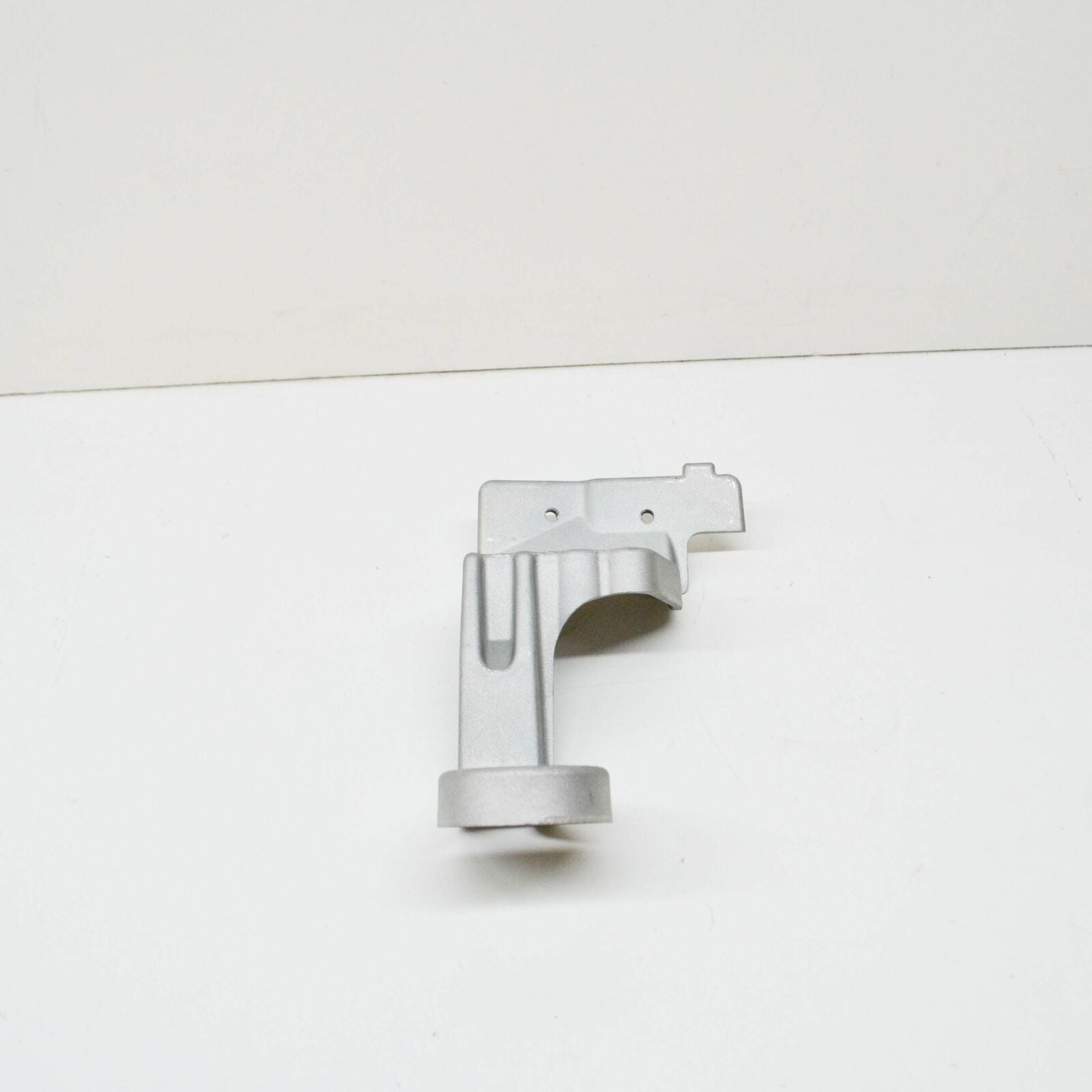 NEW MERCEDES-BENZ C W205 COOLING RADIATOR RIGHT LOWER HOLDER A2055051900