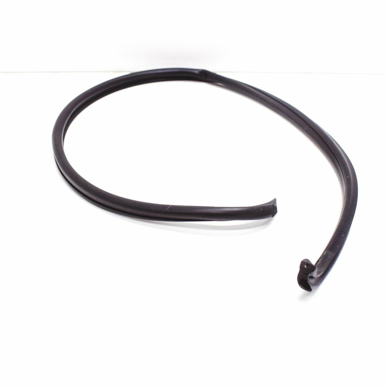 NEW MERCEDES-BENZ SALOON W123 SLIDING ROOF SEAL A1157820198