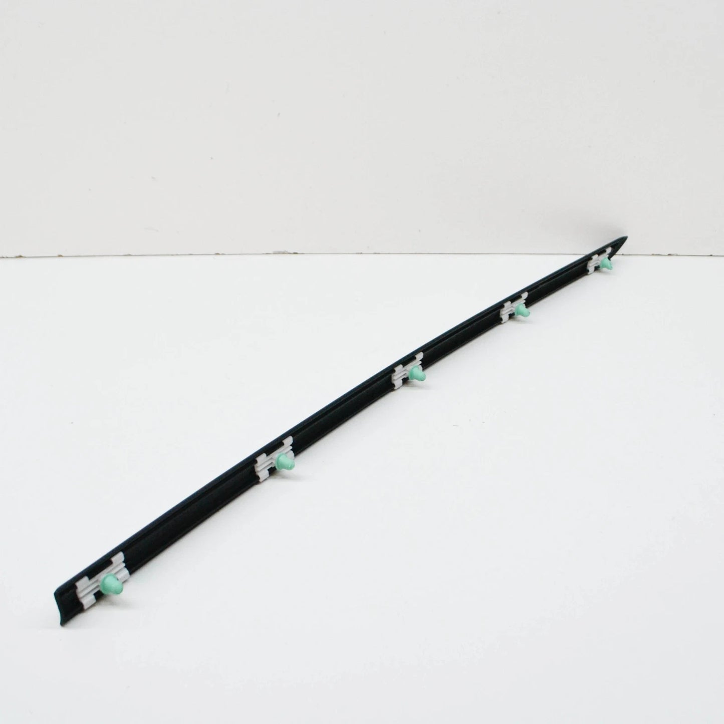 NEW BMW 3 E46 REAR RIGHT DOOR MOLDING TRIM 51138208452 8208452 ORIGINAL