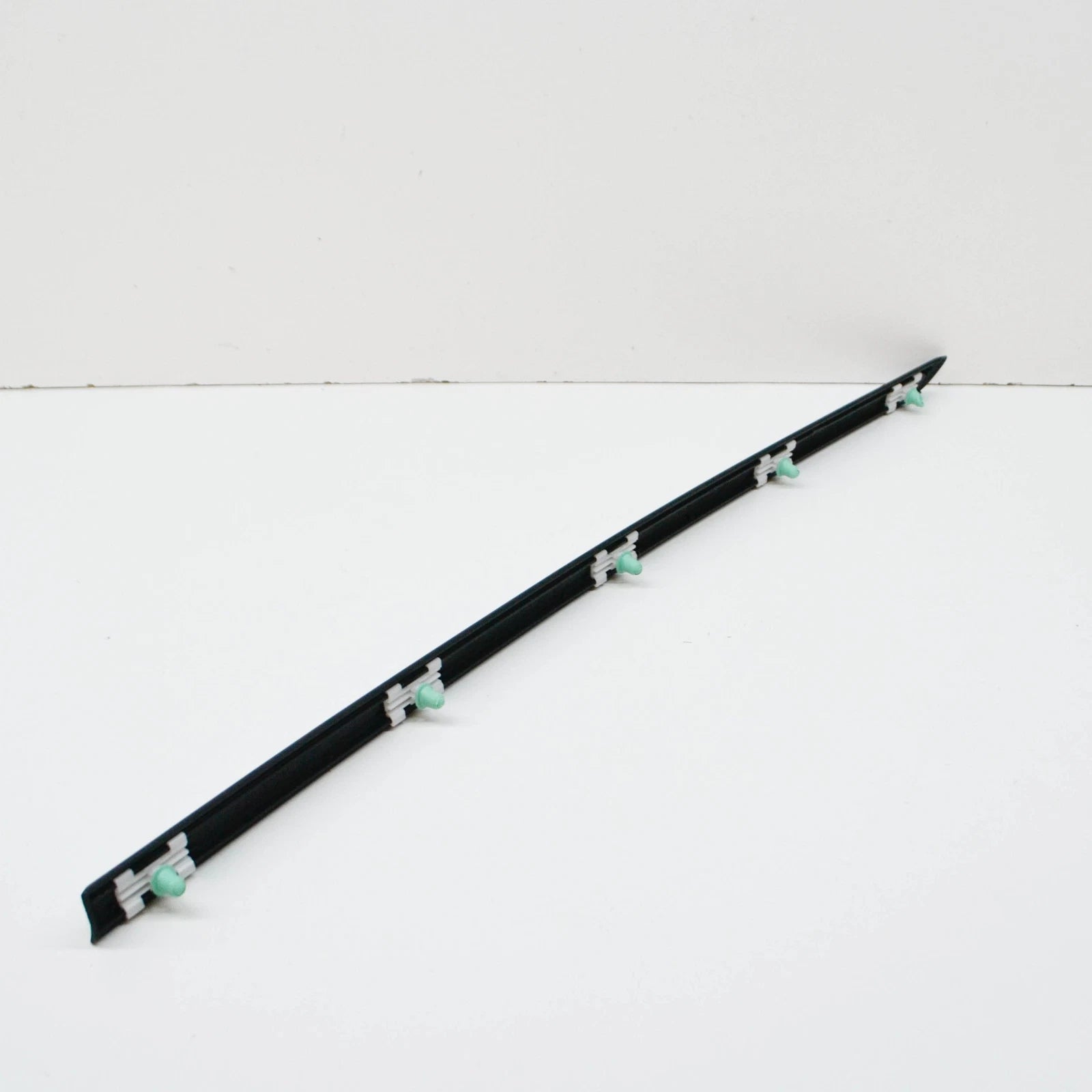 NEW BMW 3 E46 REAR RIGHT DOOR MOLDING TRIM 51138208452 8208452 ORIGINAL