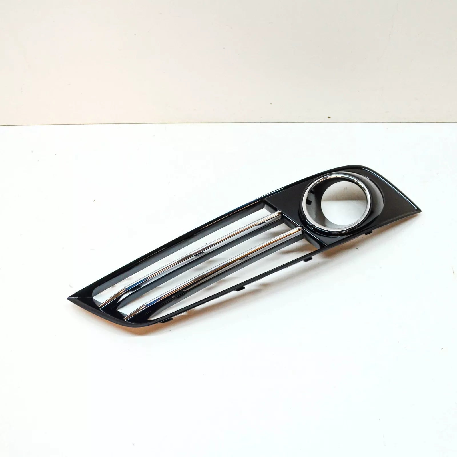 NEW AUDI A8 4H FRONT BUMPER RIGHT LOWER GRILLE 4H0807680KT94