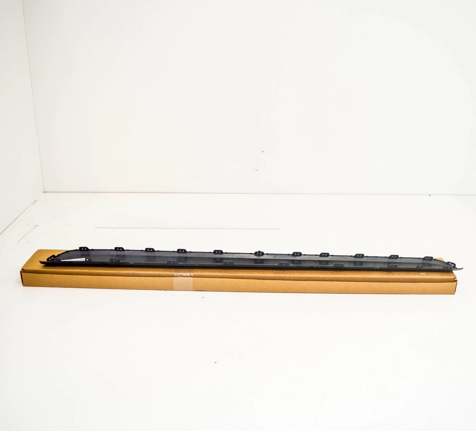 NEW BMW X5 F15 LEFT SIDE PRIMED SILL TRIM STRIP 51777378587 ORIGINAL