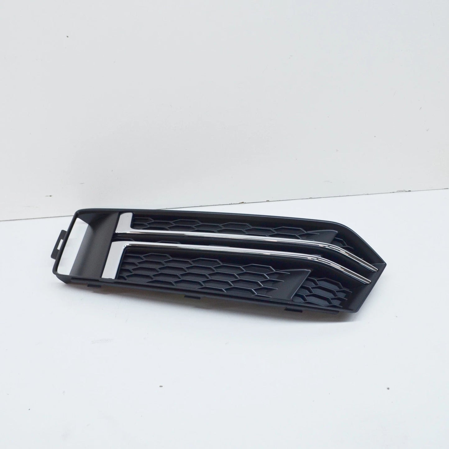 NEW AUDI A4 8W2 B9 FRONT LEFT LOWER GRILLE 8W0807681FRU6 ORIGINAL