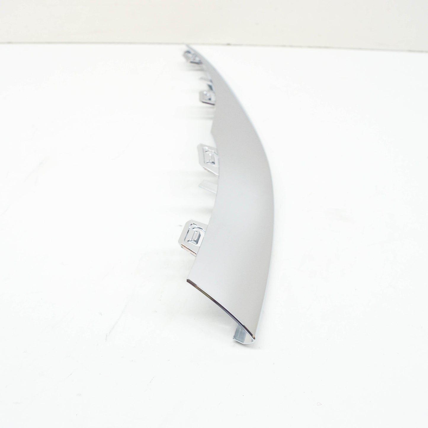 NEW MERCEDES-BENZ C W205 AMG FRONT BUMPER RIGHT SIDE MOLDING A2058858702