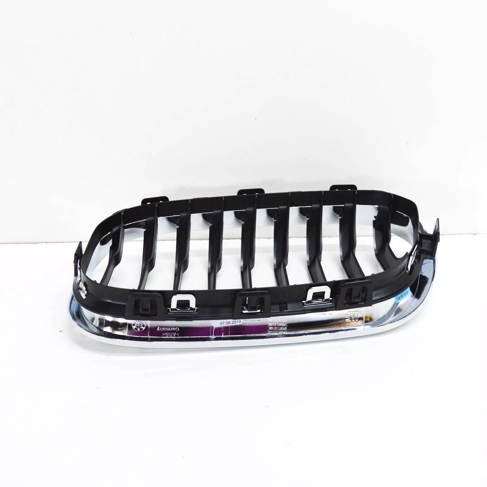 NEW BMW 1 F20 FRONT BUMPER RIGHT UPPER GRILLE 51137371686 7371686 2015 ORIGINAL