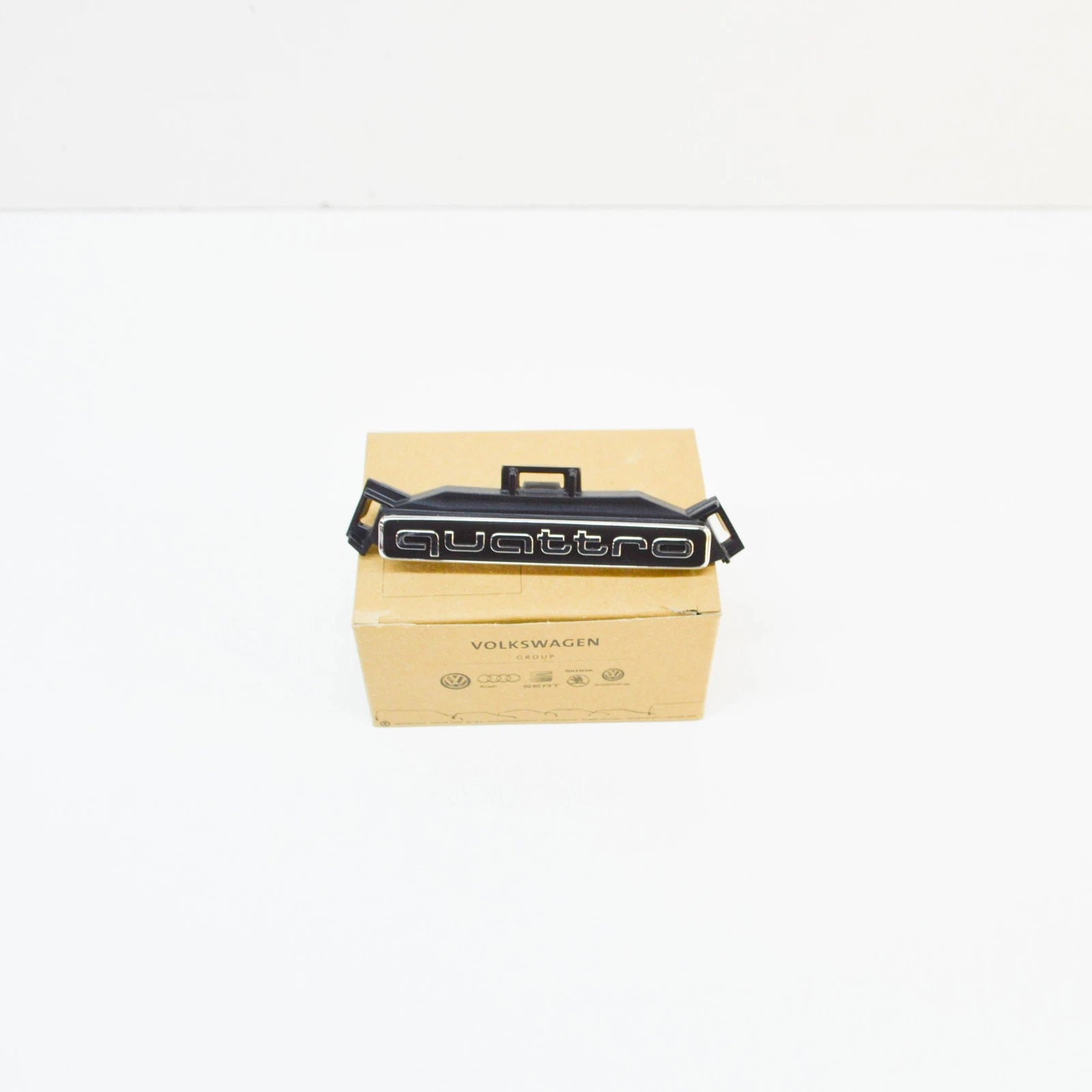 NEW AUDI Q3 F3 FRONT BUMPER RADIATOR GRILLE BADGE 83F8537369B9 ORIGINAL