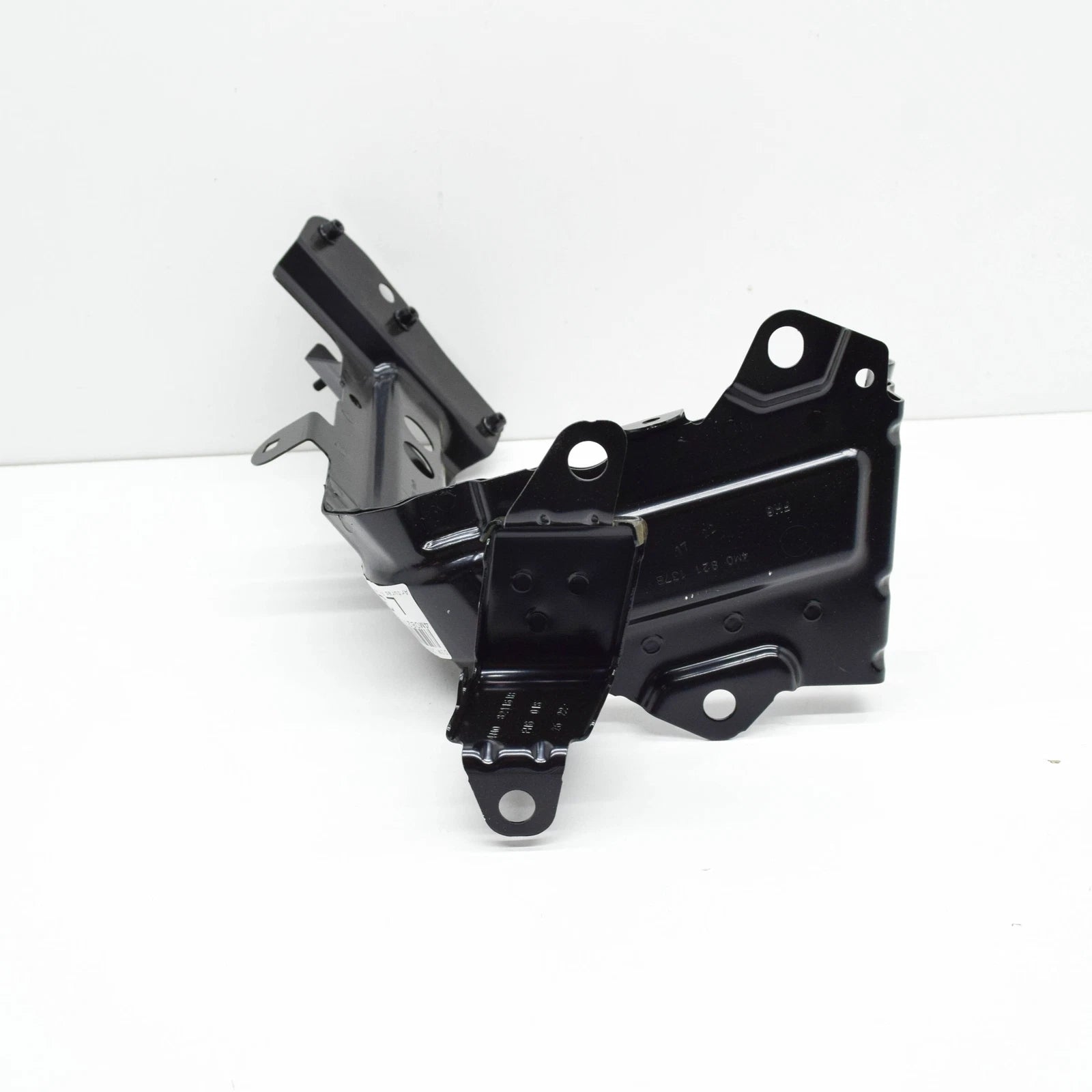 NEW AUDI Q7 4M FRONT LEFT FENDER WING HOLDER BRACE 4M0821131F