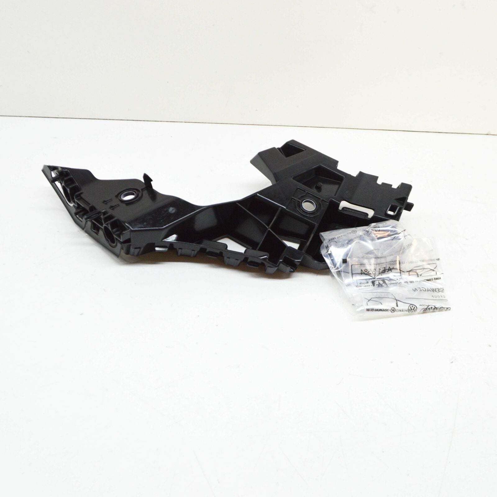 NEW VOLKSWAGEN GOLF MK8 CD1 FRONT RIGHT BUMPER BRACKET 5H0807050D ORIGINAL