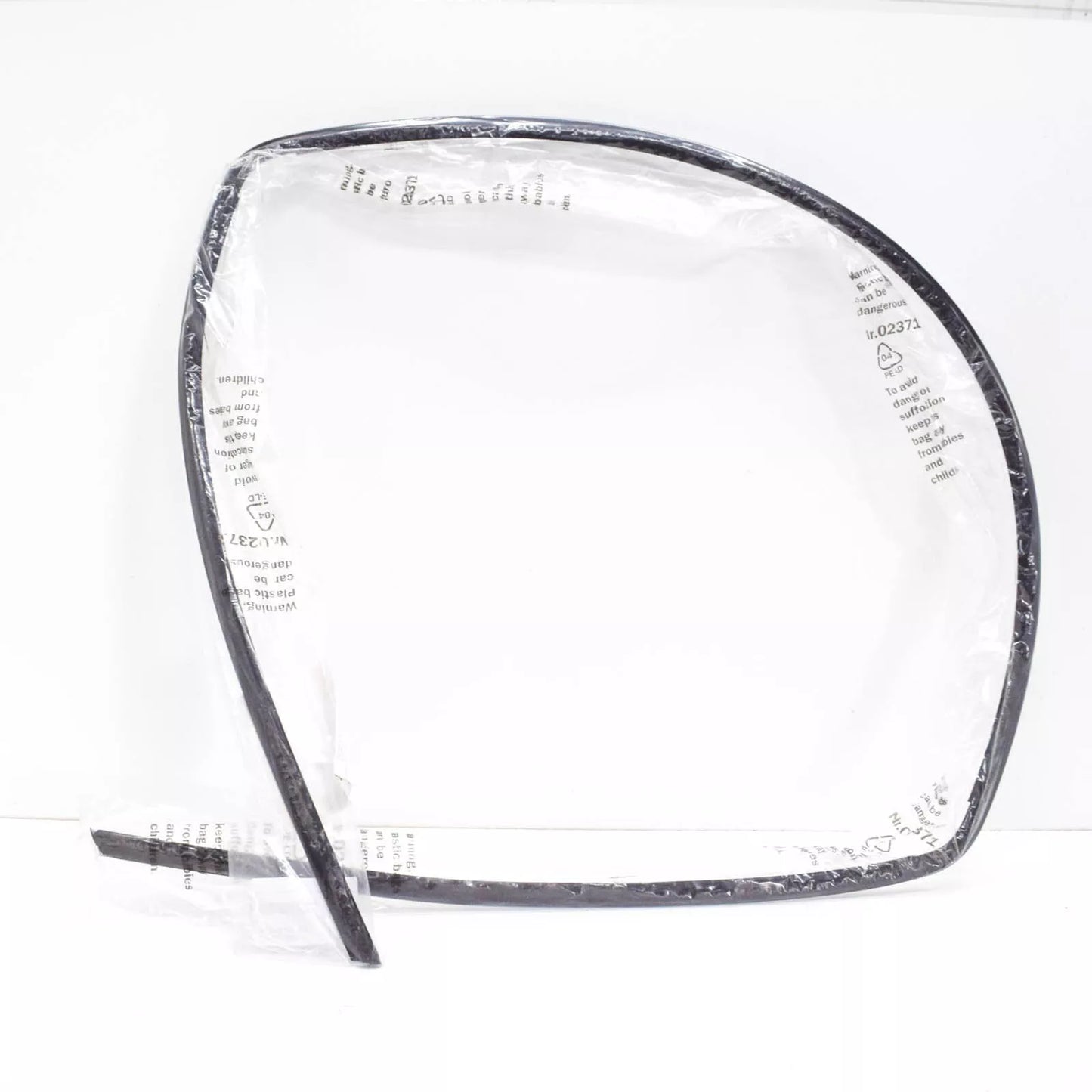 NEW BMW 3 COUPE E46 REAR WINDOW GLASS WEATHERSTRIP SEAL 51318208471 ORIGINAL