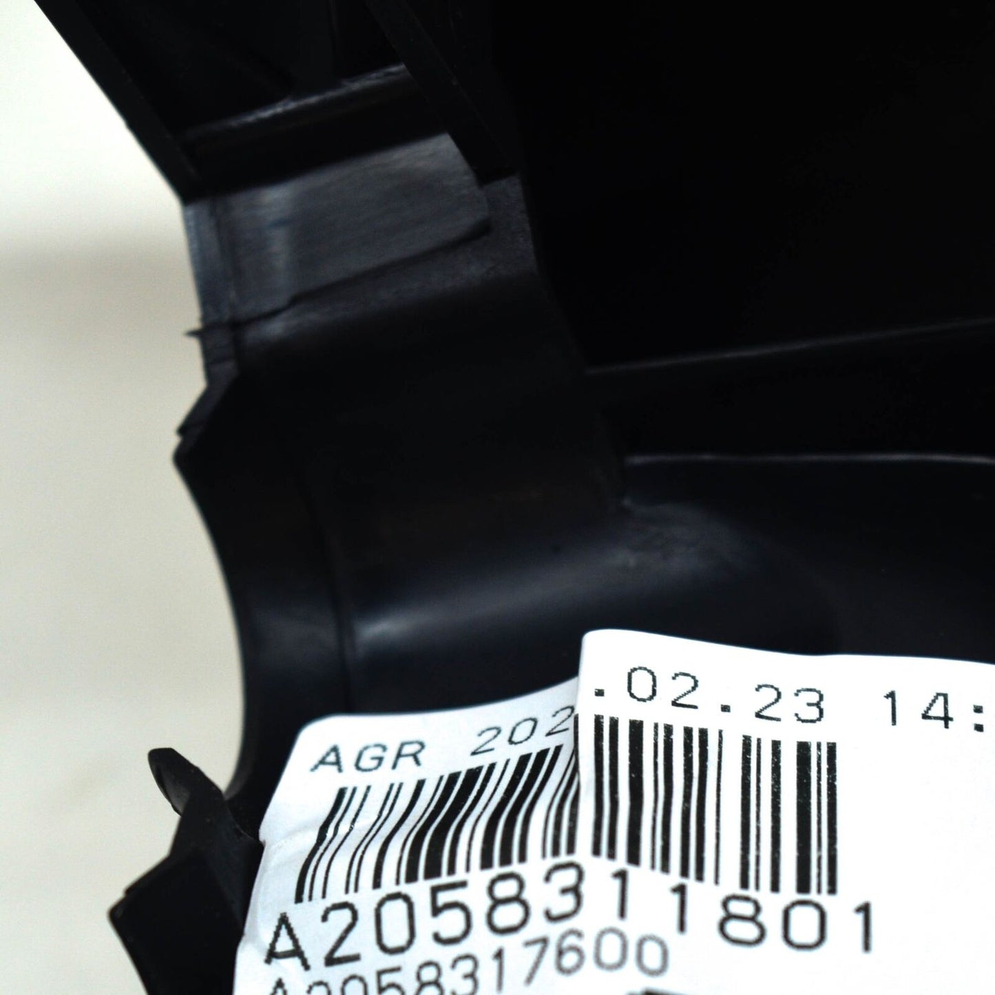 NEW MB C W205 FRONT RIGHT LOWER AIR DUCT COWL SEAL A2058311801 ORIGINAL