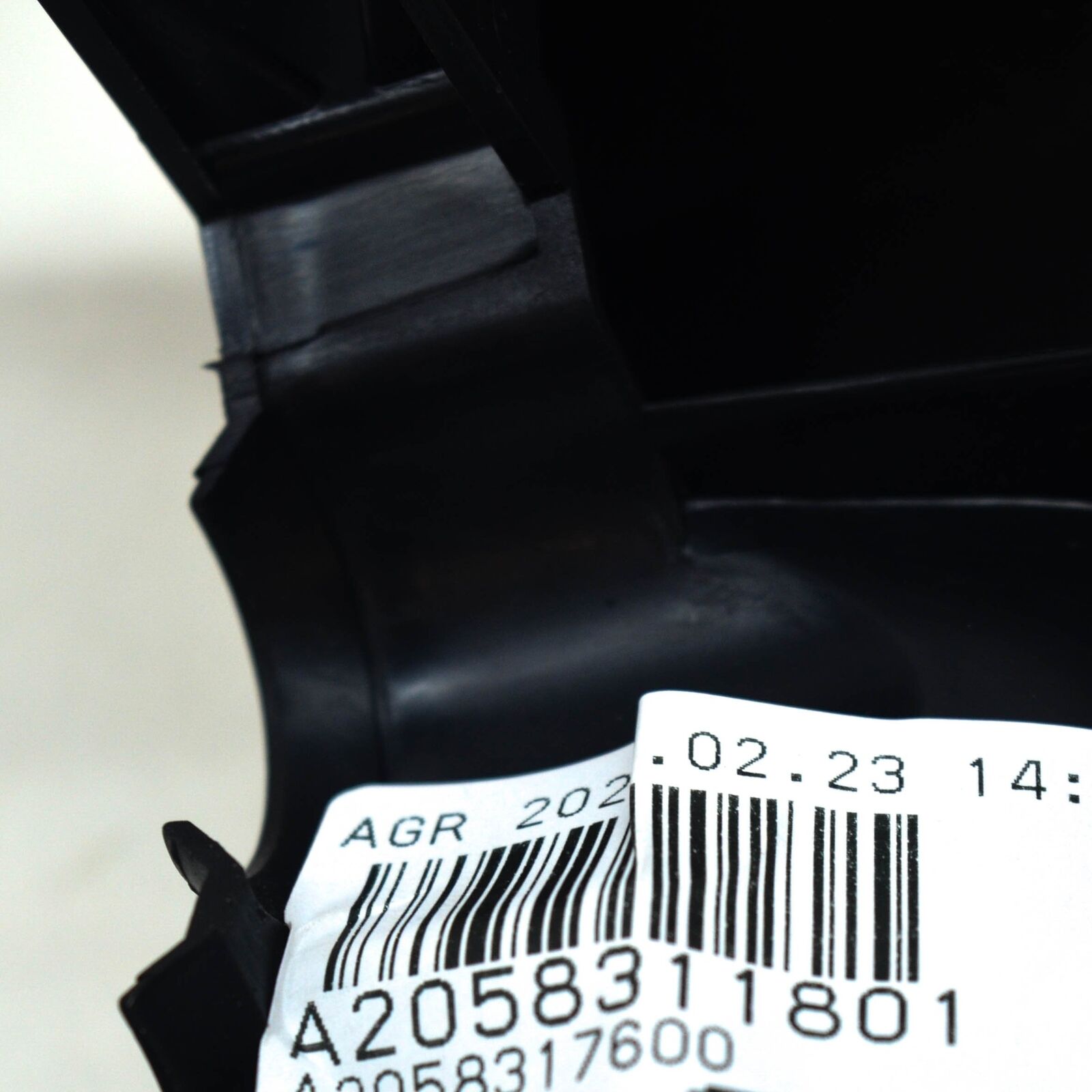 NEW MB C W205 FRONT RIGHT LOWER AIR DUCT COWL SEAL A2058311801 ORIGINAL