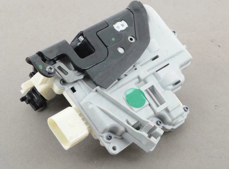 NEW VOLKSWAGEN EOS FRONT LEFT DOOR LOCK LHD 1P1837015 ORIGINAL