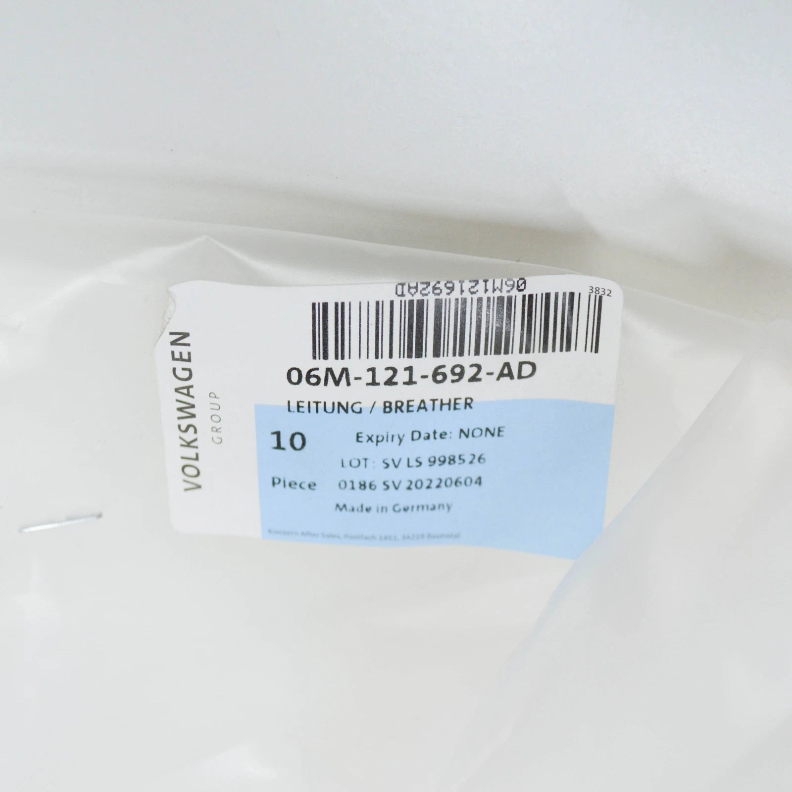 NEW VW TOUAREG CR ENGINE BREATHER LINE 06M121692AD ORIGINAL