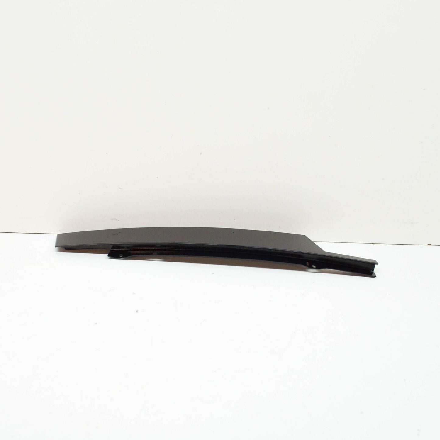 NEW MB GLC X253 FRONT LEFT DOOR EXTERIOR B-PILLAR TRIM A2536900187 ORIGINAL