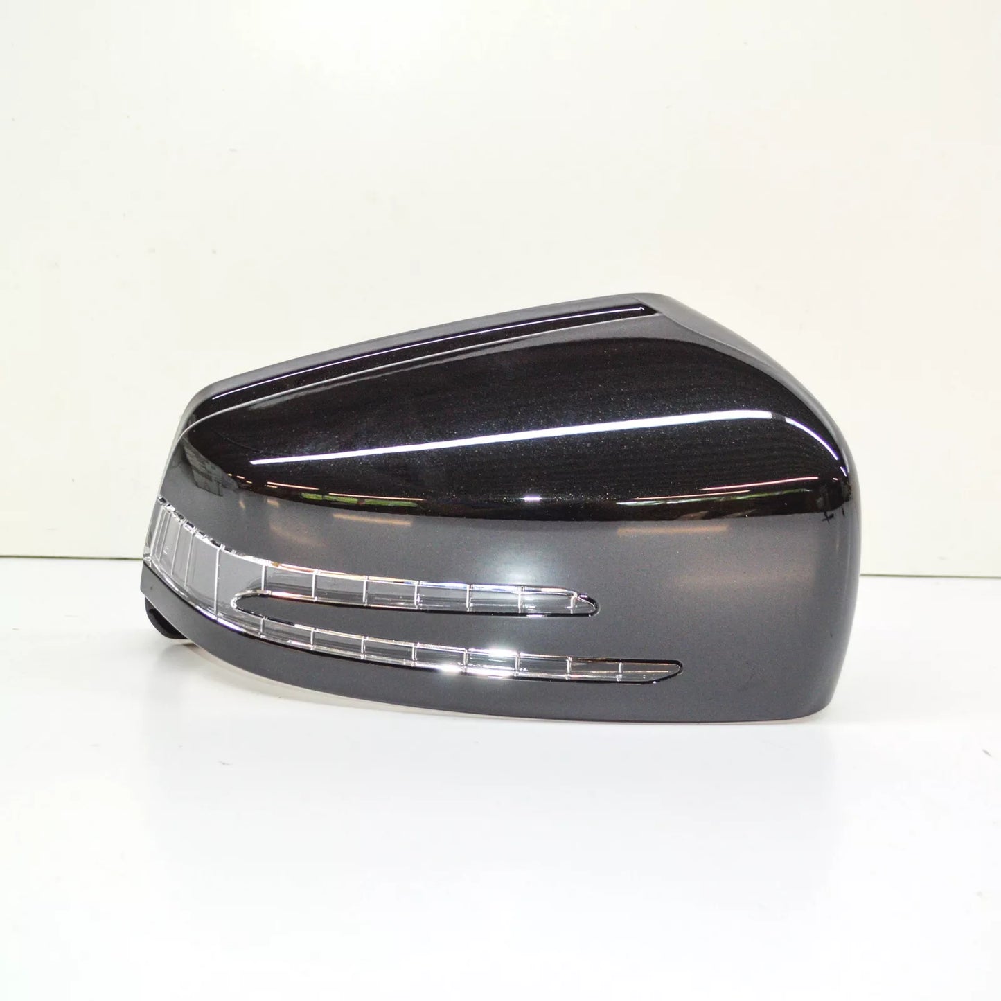 NEW MB GLA-CLASS X156 RIGHT WING MIRROR COVER CAP A24681102009191