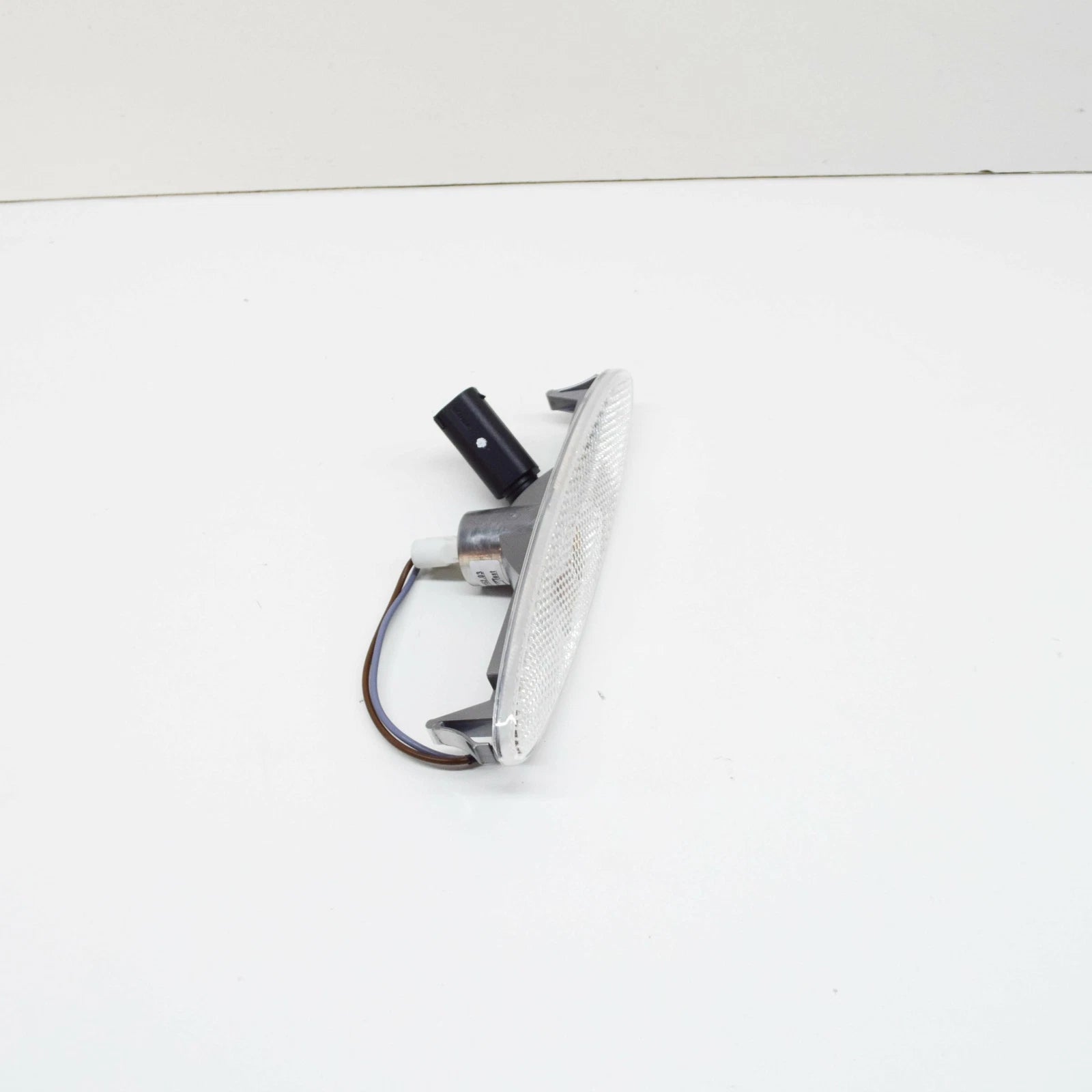 NEW MERCEDES-BENZ SLR R199 FRONT RIGHT SIDE MARKER LAMP A1998200856