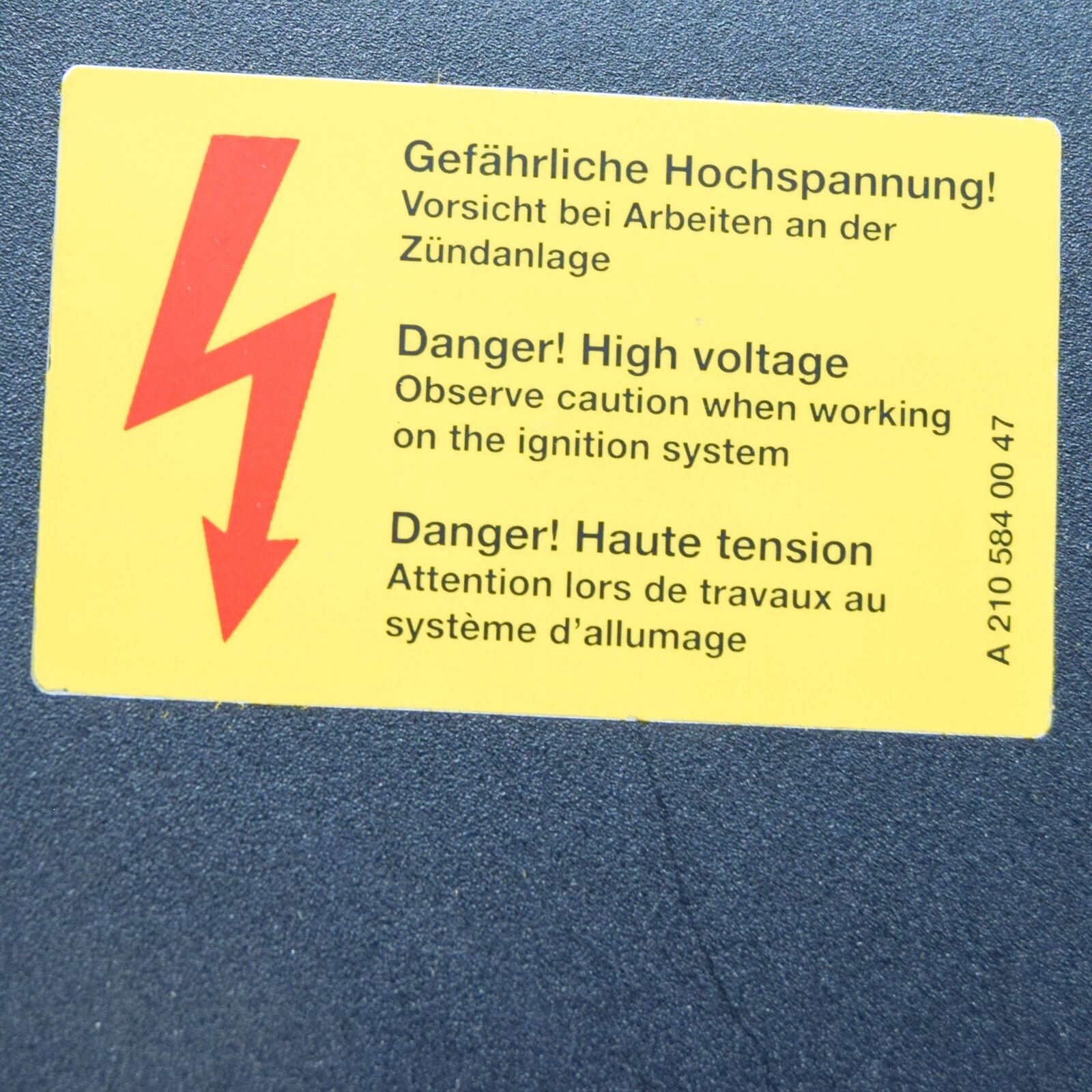 NEW MERCEDES-BENZ E W210 IGNITION UPPER CABLE RUN COVER A1041590425 ORIGINAL