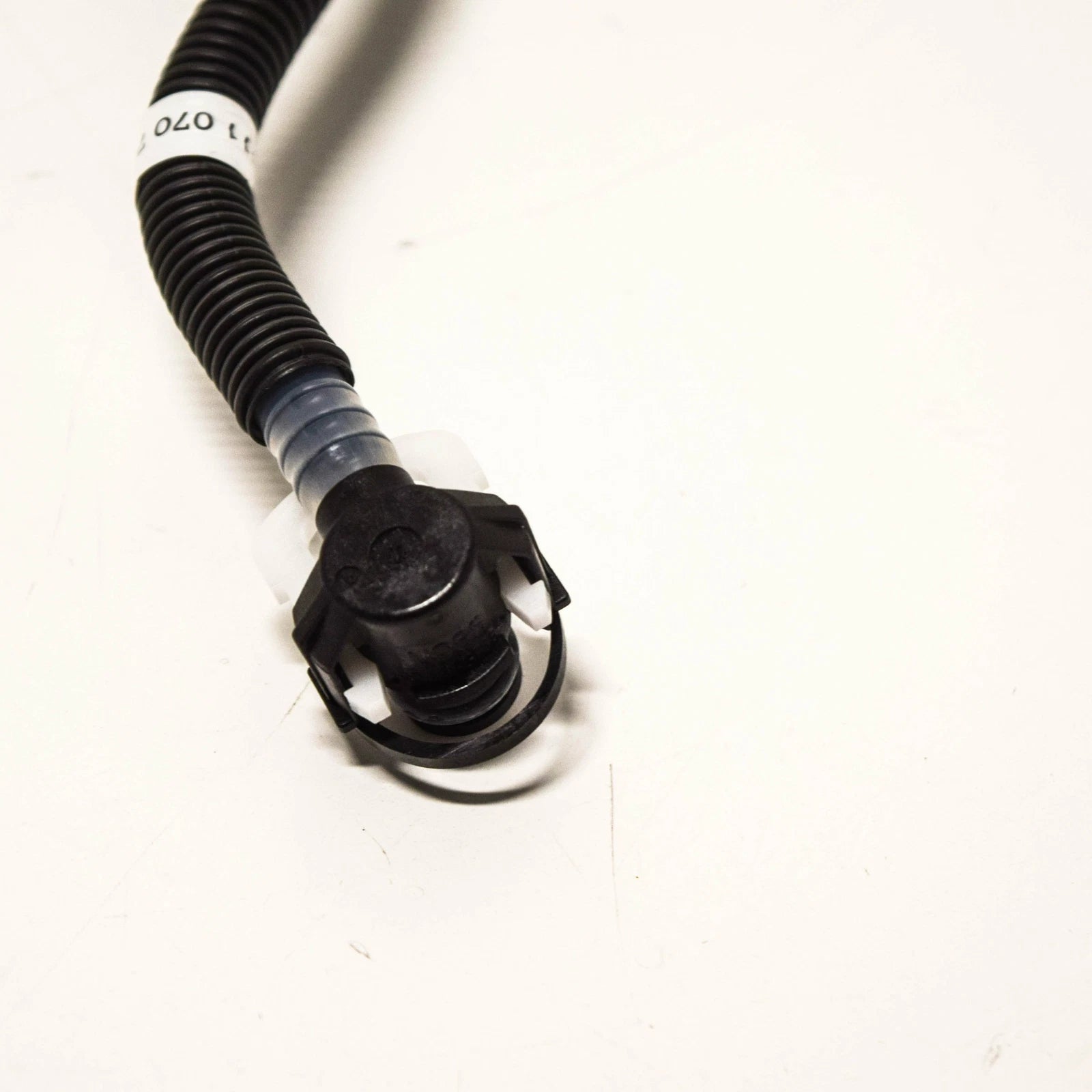 NEW MERCEDES-BENZ C-CLASS W203 FUEL FILTER HOSE A6110707032