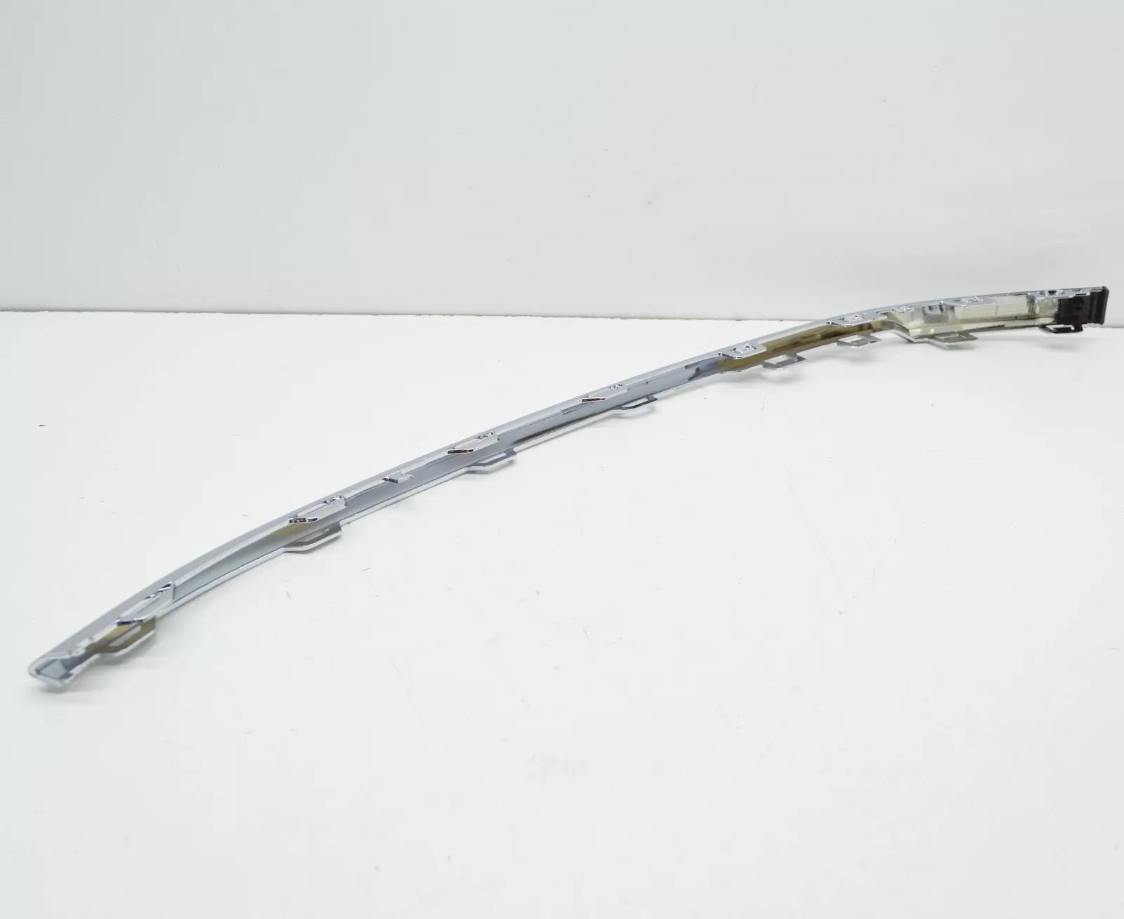 NEW VOLKSWAGEN PASSAT B8 FRONT LEFT BUMPER MOLDING 3G0853253D2ZZ ORIGINAL