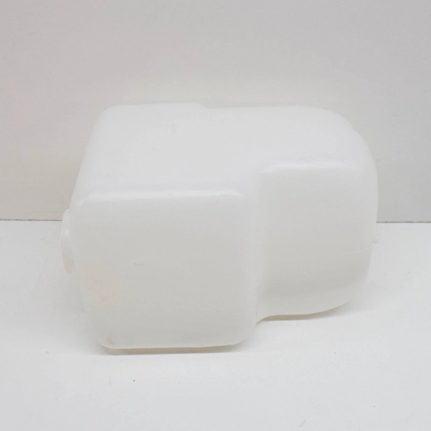 NEW BMW 6 E24 628CSI WINDSHIELD WASHER LIQUID RESERVOIR TANK 61661361987