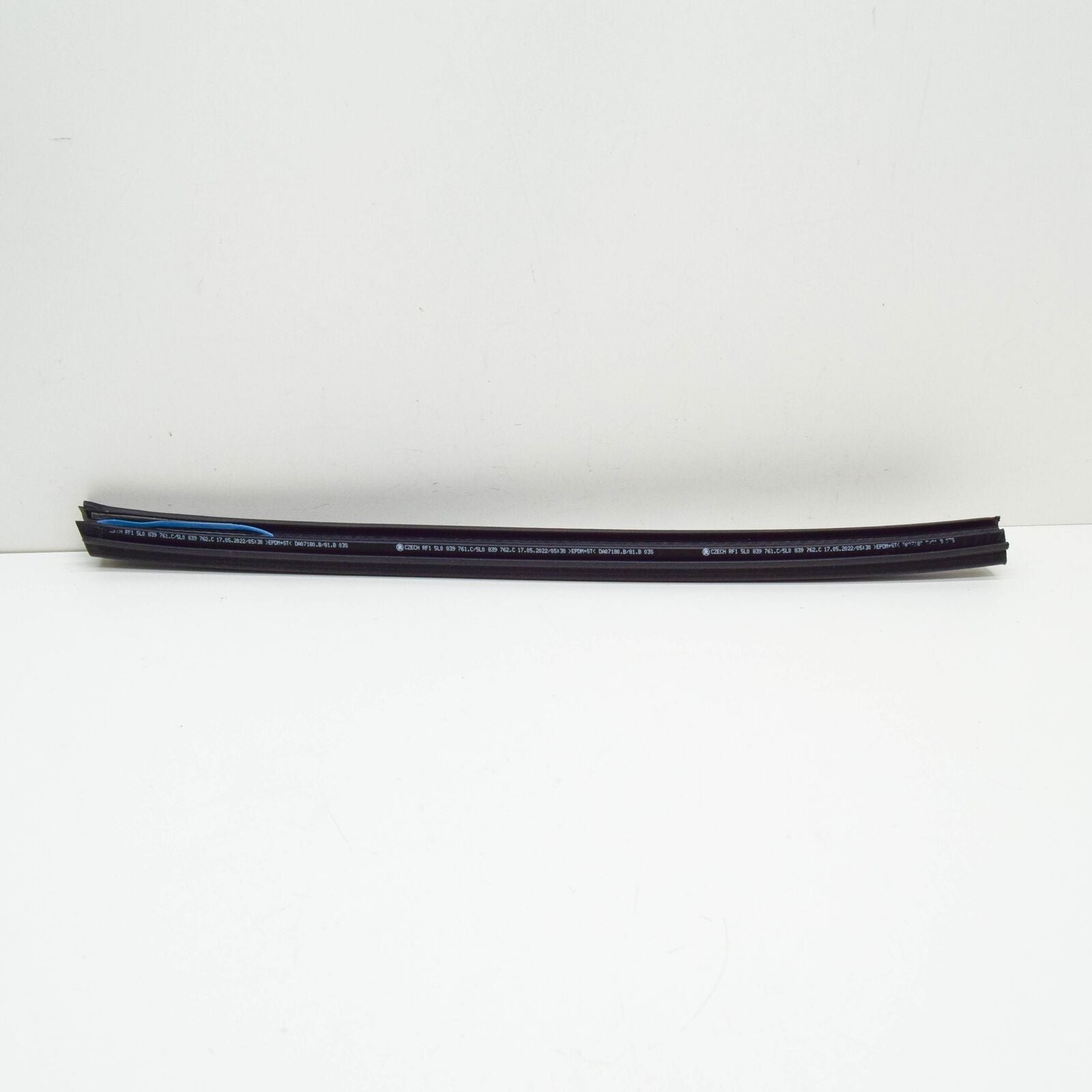 NEW SKODA YETI 5L REAR LEFT WHEEL ARCH DOOR SEAL 5L0839761C ORIGINAL