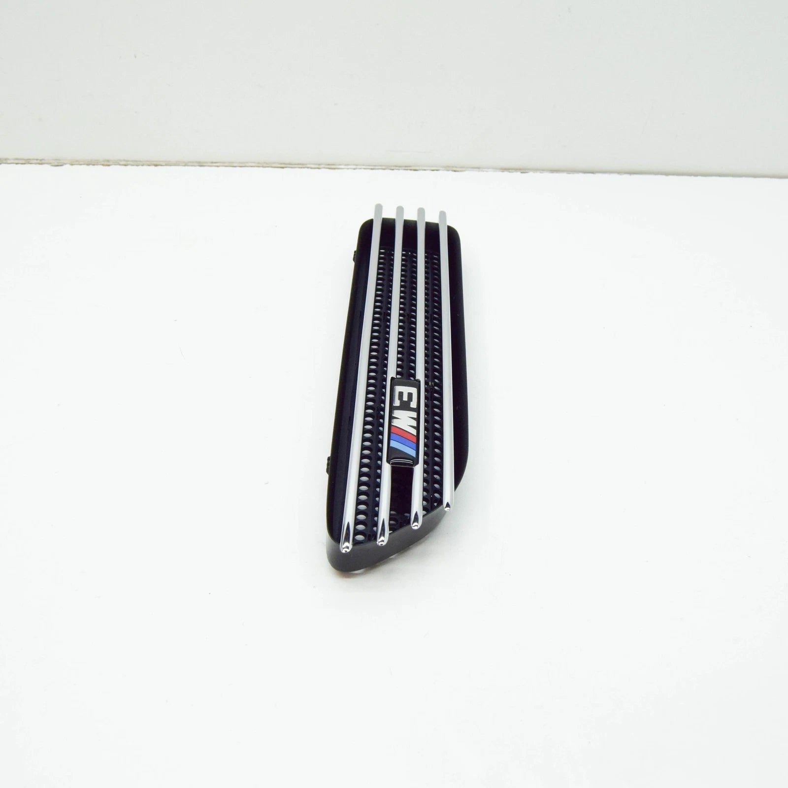 NEW BMW 3 M3 E46 LEFT WING FENDER GRILLE 51132694607 2694607 ORIGINAL