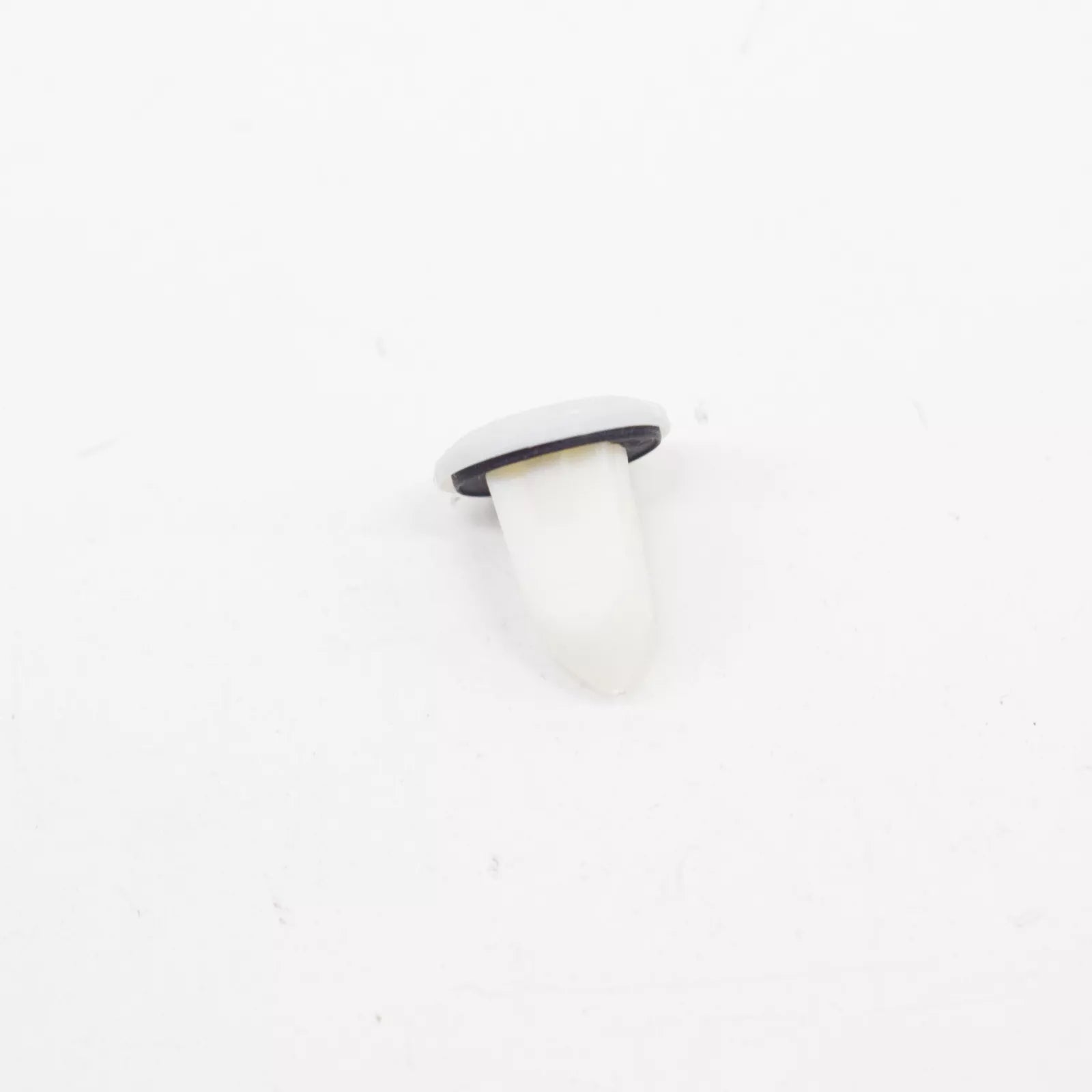 NEW AUDI A3 8V REAR LICENCE PLATE CLIP 8T0827310A ORIGINAL