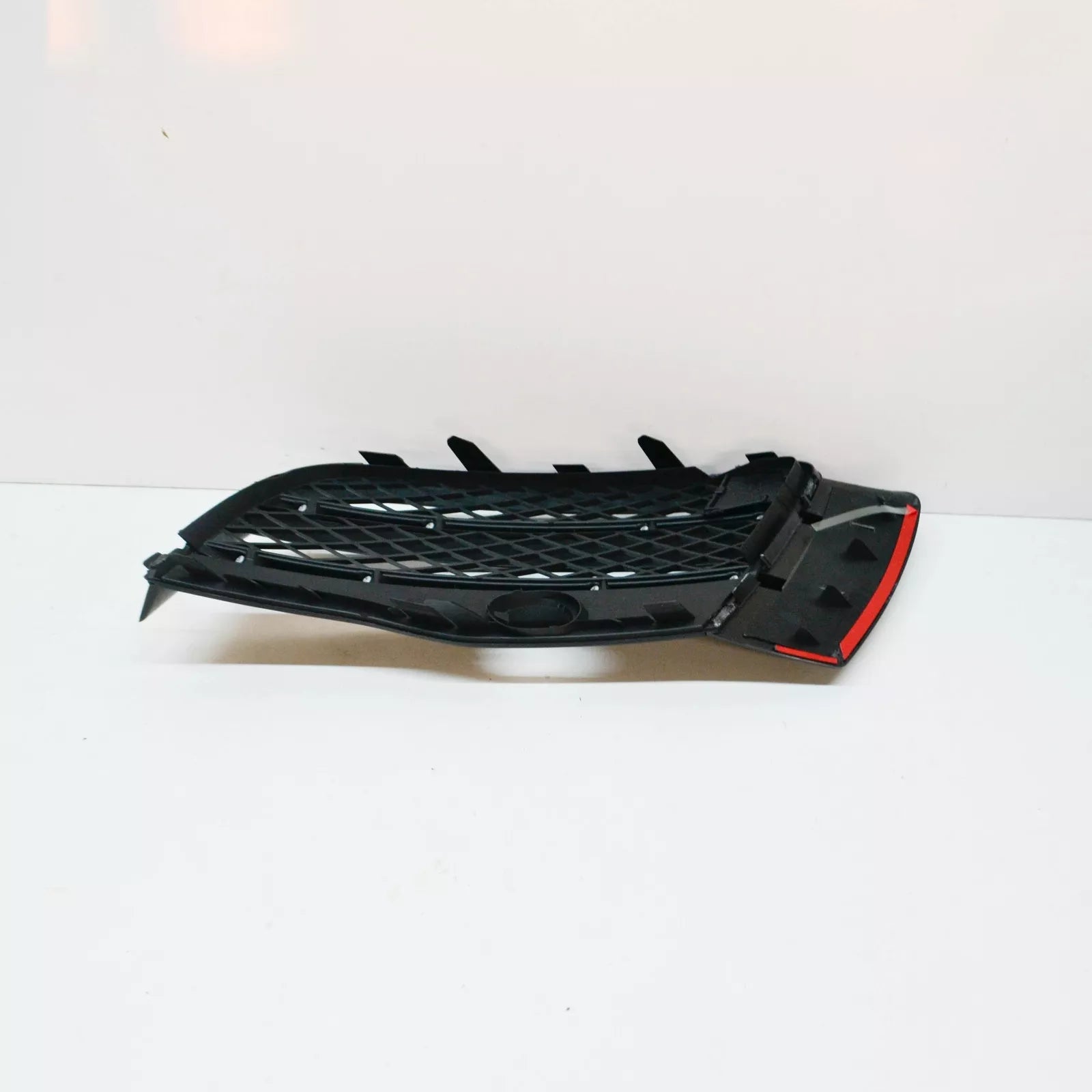 NEW AUDI R8 FRONT BUMPER RIGHT GRILLE 42080768001C 420807680 01C ORIGINAL