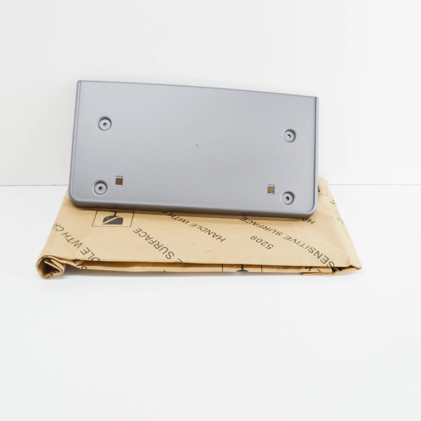 NEW AUDI Q5 8R FRONT BUMPER LICENSE PLATE BRACKET 8R0807285S1RR ORIGINAL