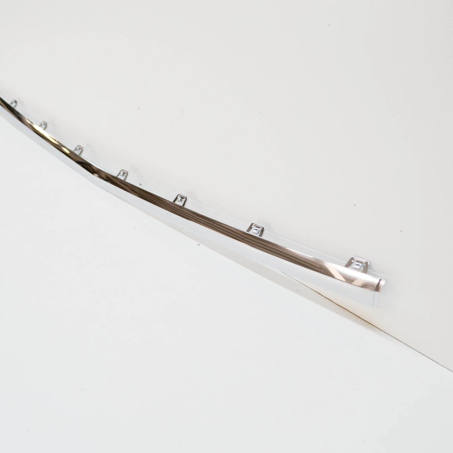 NEW MB GLC COUPE C253 FRONT BUMPER CENTER BOTTOM MOLDING A2538852600 ORIGINAL