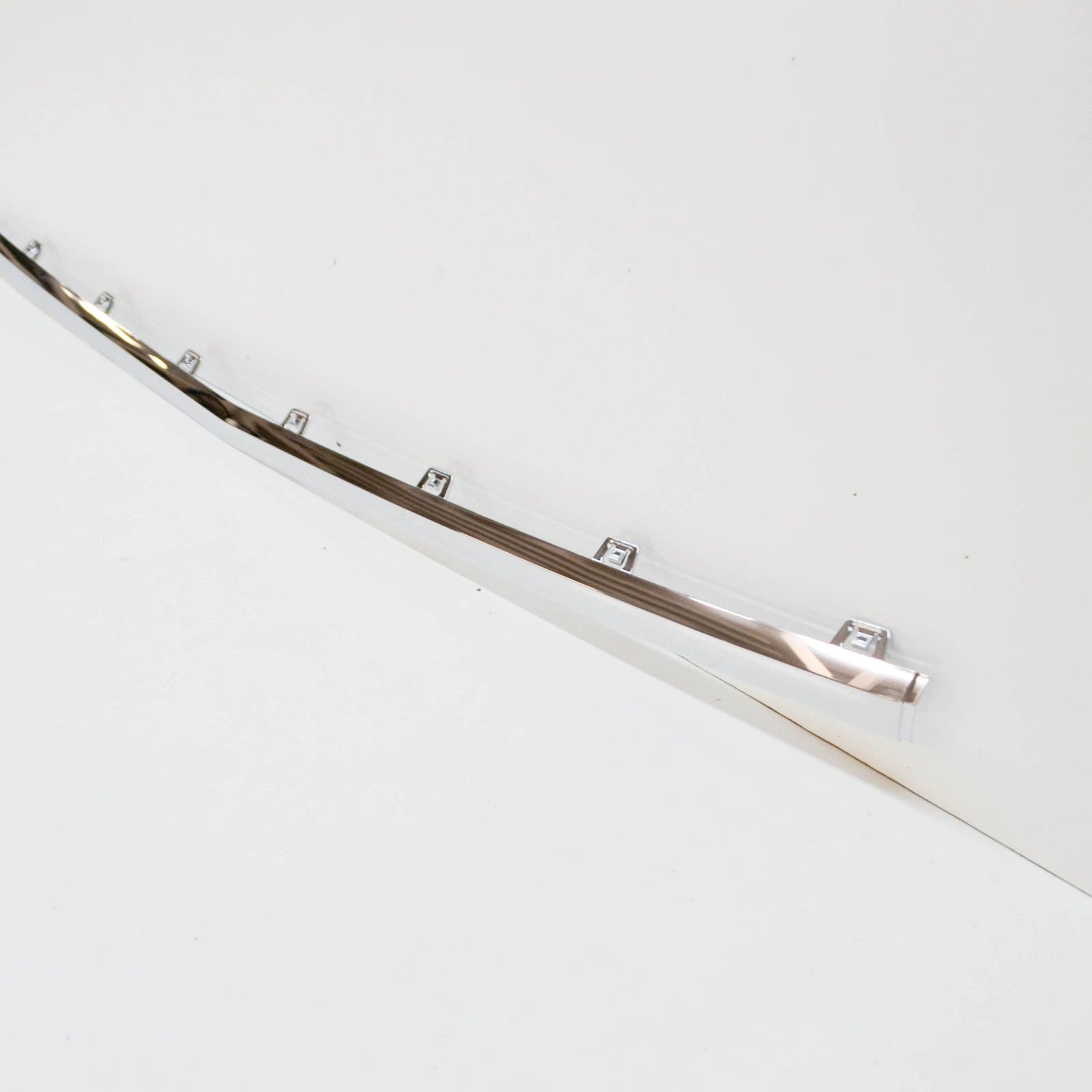 NEW MB GLC COUPE C253 FRONT BUMPER CENTER BOTTOM MOLDING A2538852600 ORIGINAL