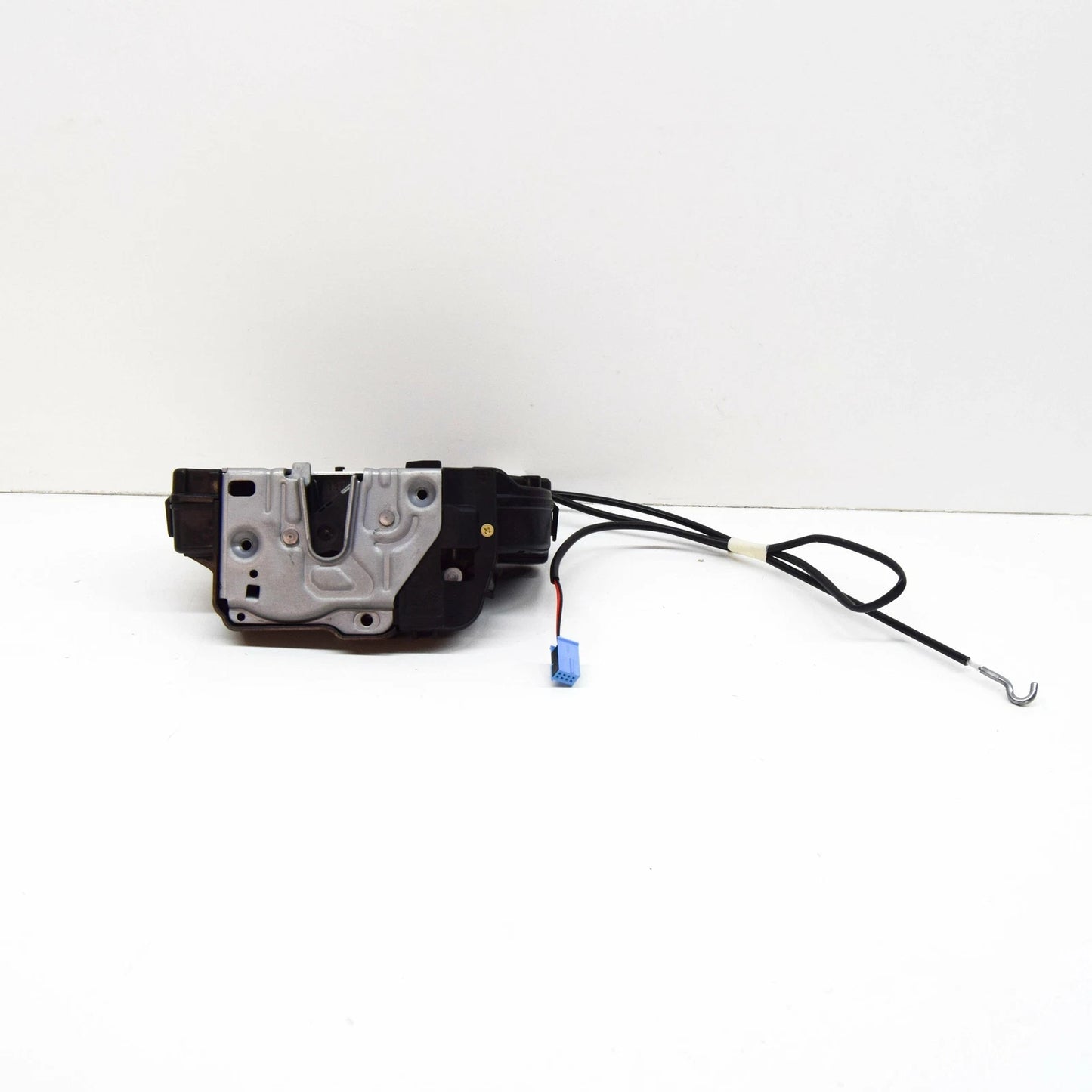 NEW MERCEDES-BENZ E-CLASS W211 REAR LEFT DOOR LOCK A2117300735