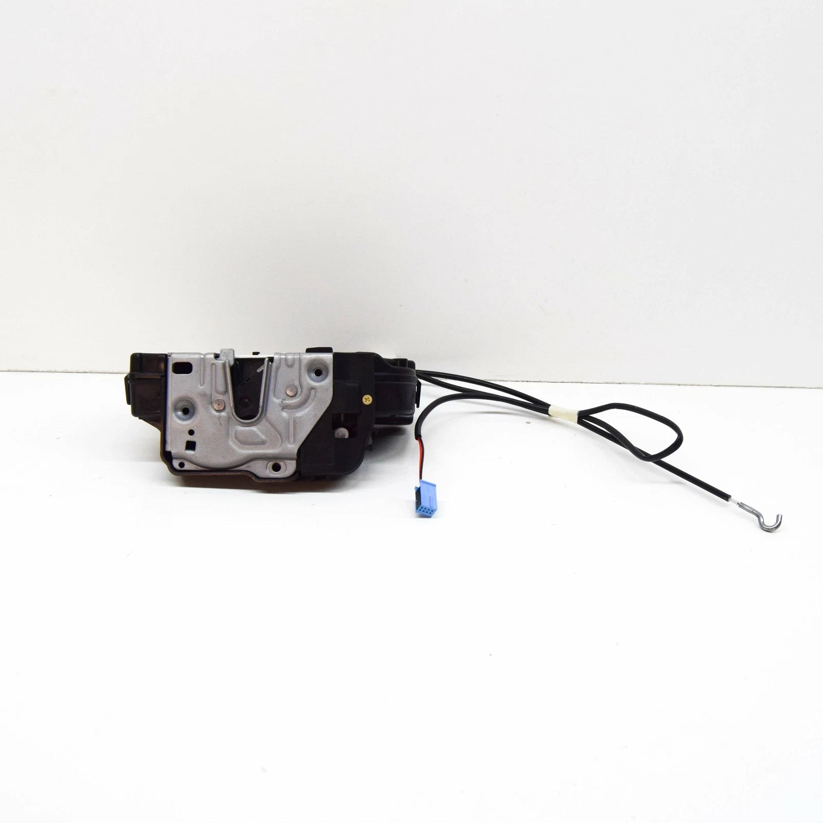 NEW MERCEDES-BENZ E-CLASS W211 REAR LEFT DOOR LOCK A2117300735