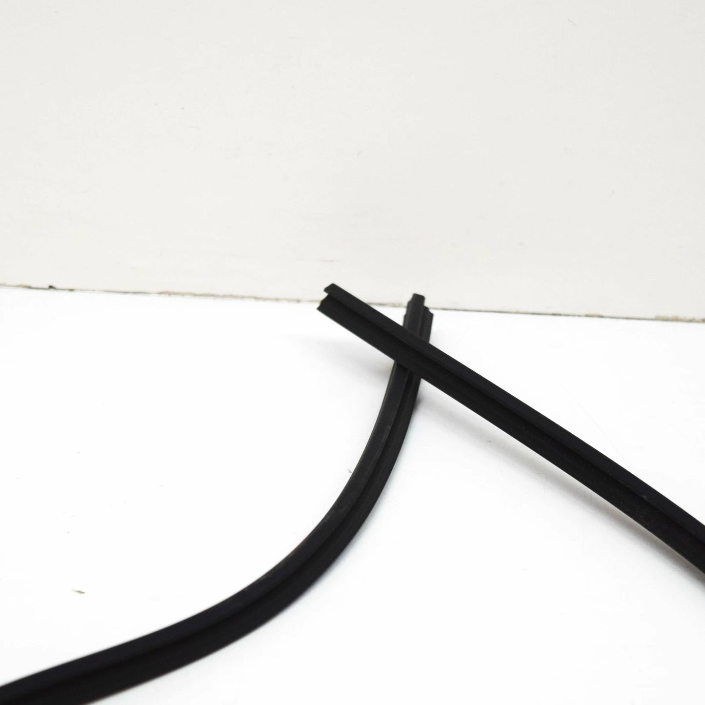 NEW BMW 3 TOURING E30 REAR WINDOW COVER STRIP 51311947248 1947248