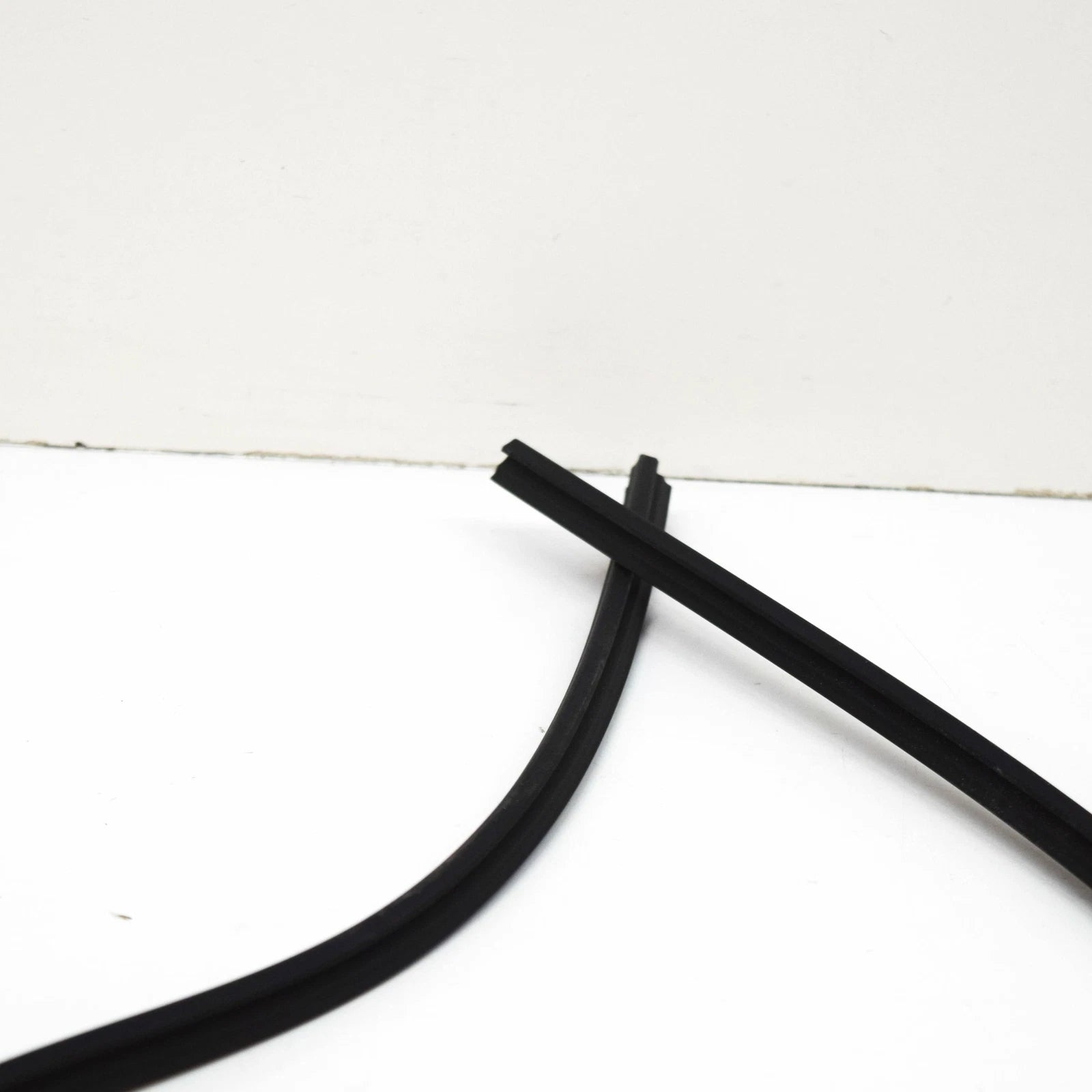 NEW BMW 3 TOURING E30 REAR WINDOW COVER STRIP 51311947248 1947248