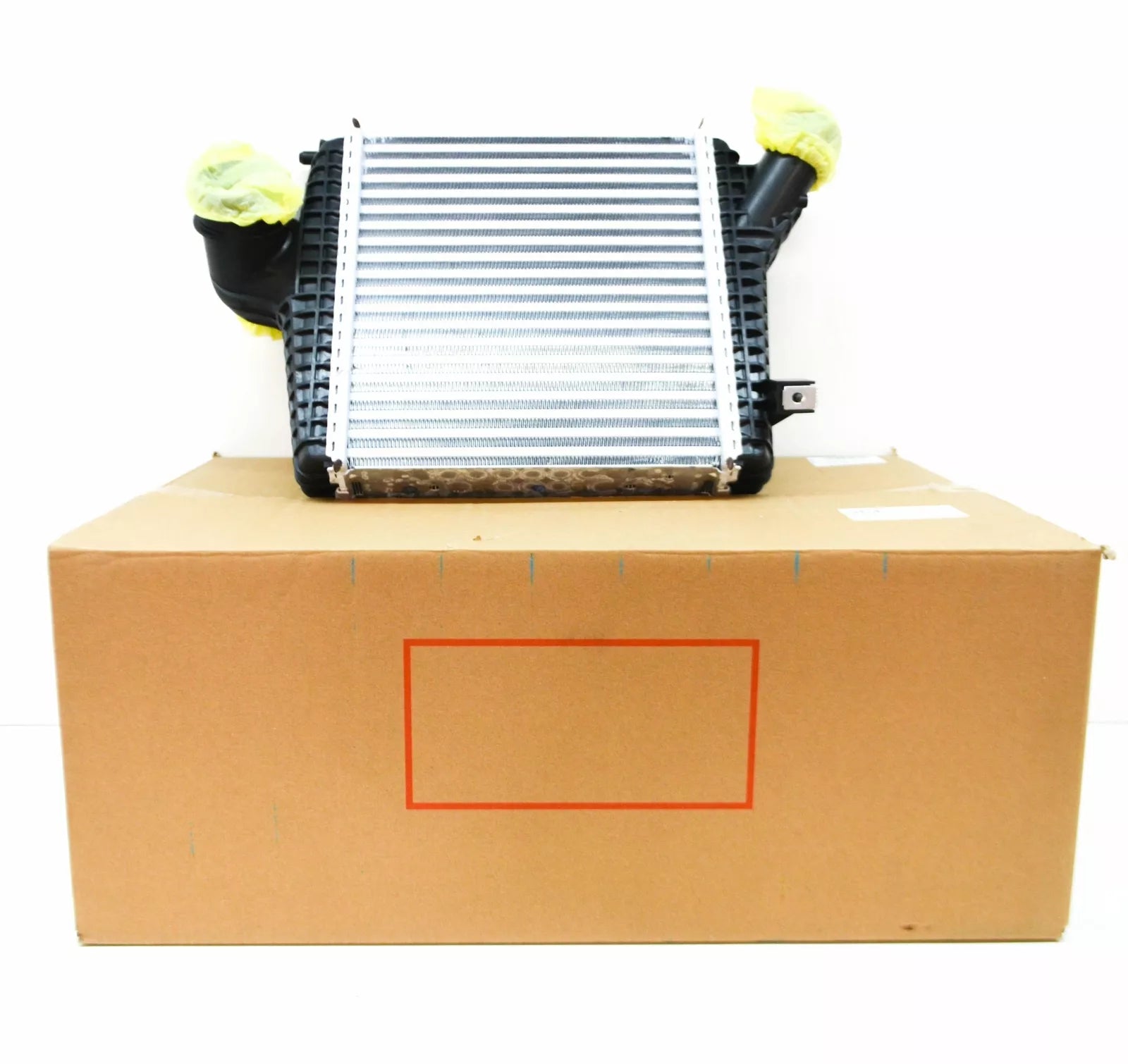 NEW AUDI Q7 4M RIGHT SIDE INTERCOOLER RADIATOR 4M0145804BR ORIGINAL