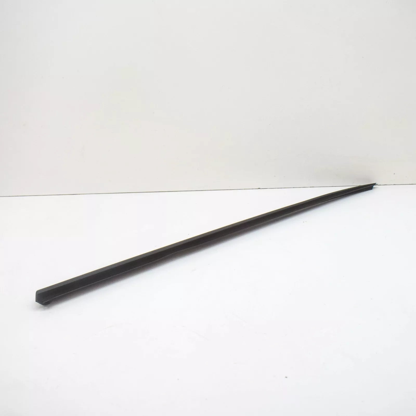 NEW AUDI A6 S6 C8 FRONT WINDSHIELD RIGHT VERTICAL TRIM 4K08543283FZ ORIGINAL