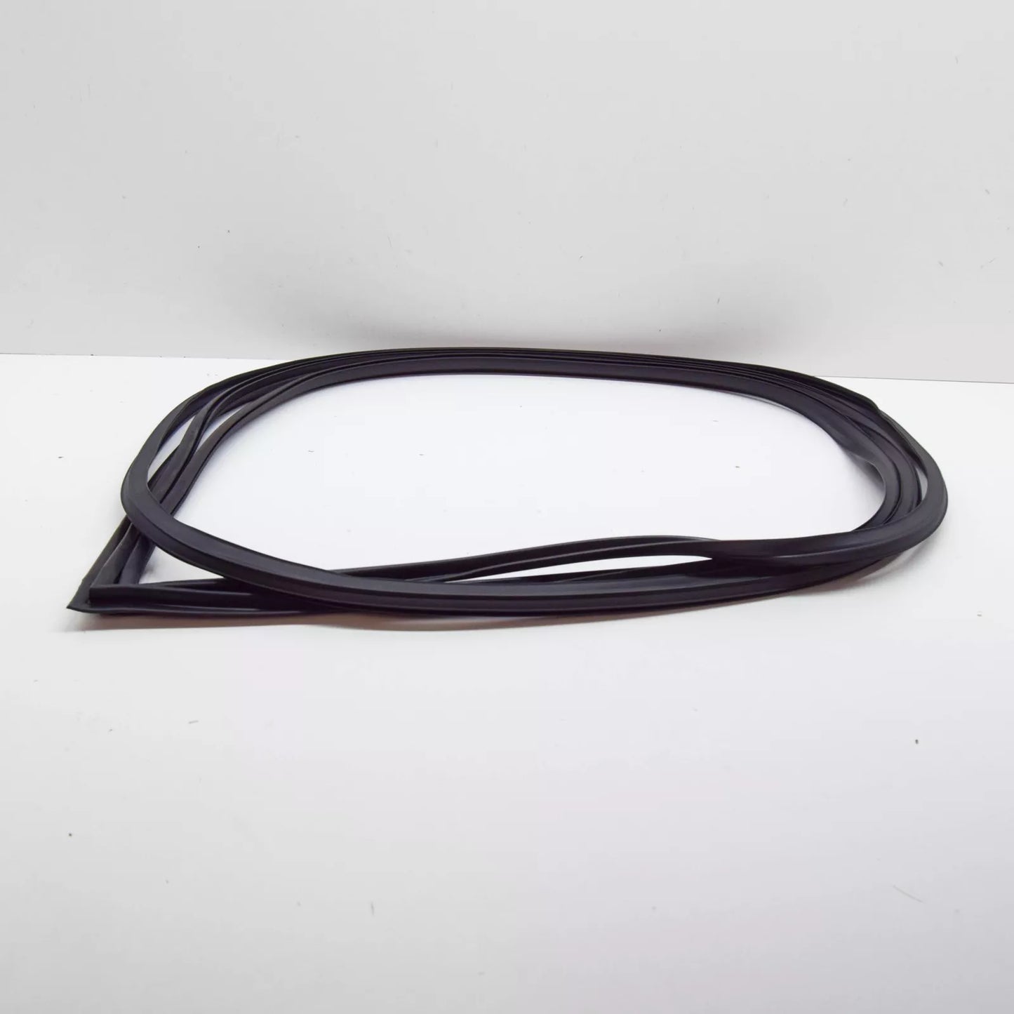 NEW MERCEDES-BENZ 903 WINDSCREEN SEAL GASKET A9016710320 ORIGINAL