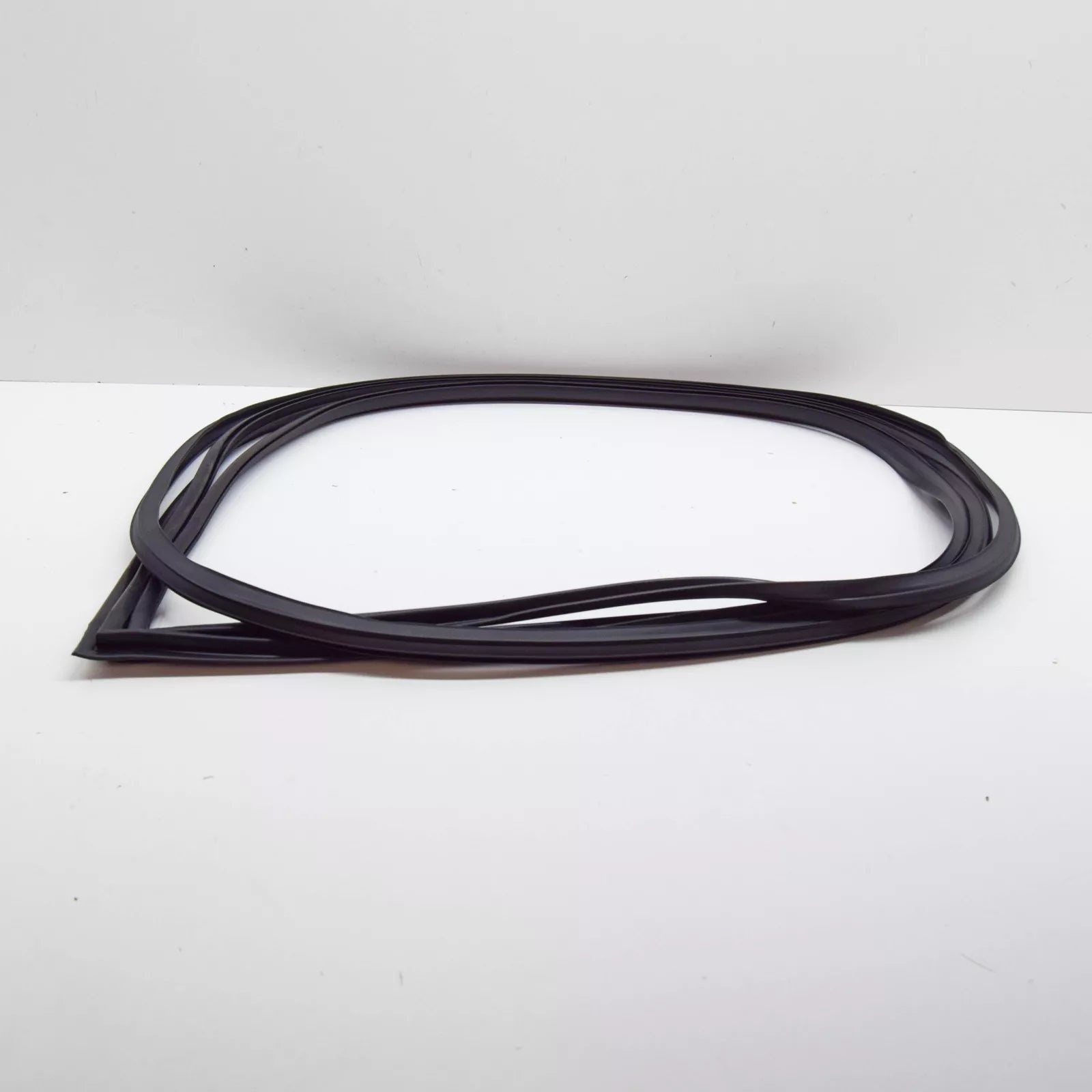 NEW MERCEDES-BENZ 903 WINDSCREEN SEAL GASKET A9016710320 ORIGINAL