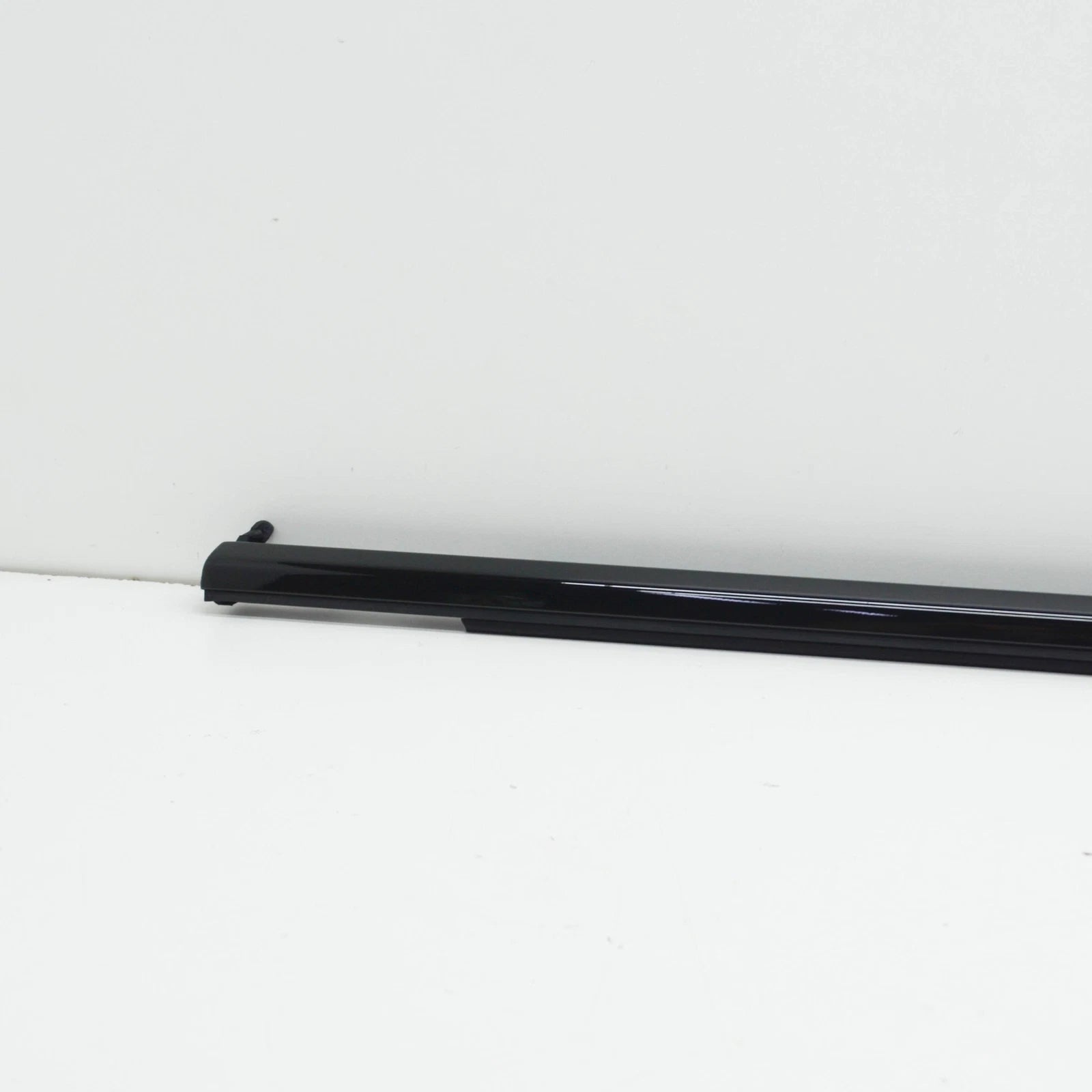 NEW BMW M5 F90 FRONT LEFT DOOR WINDOW STRIP 7404025 51337404025 ORIGINAL