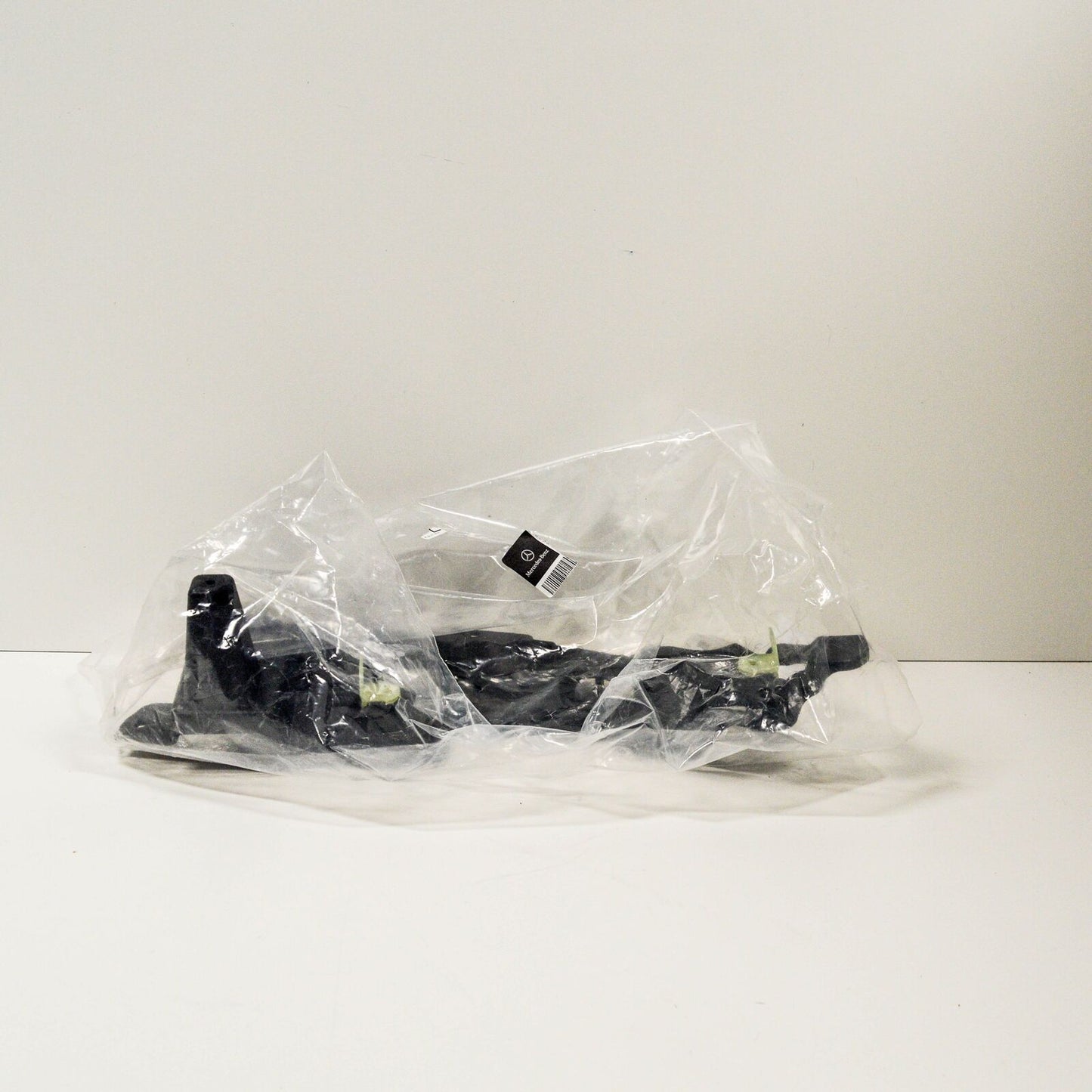 NEW MERCEDES BENZ C W205 REAR RIGHT BUMPER BRACKET A2058851814 ORIGINAL