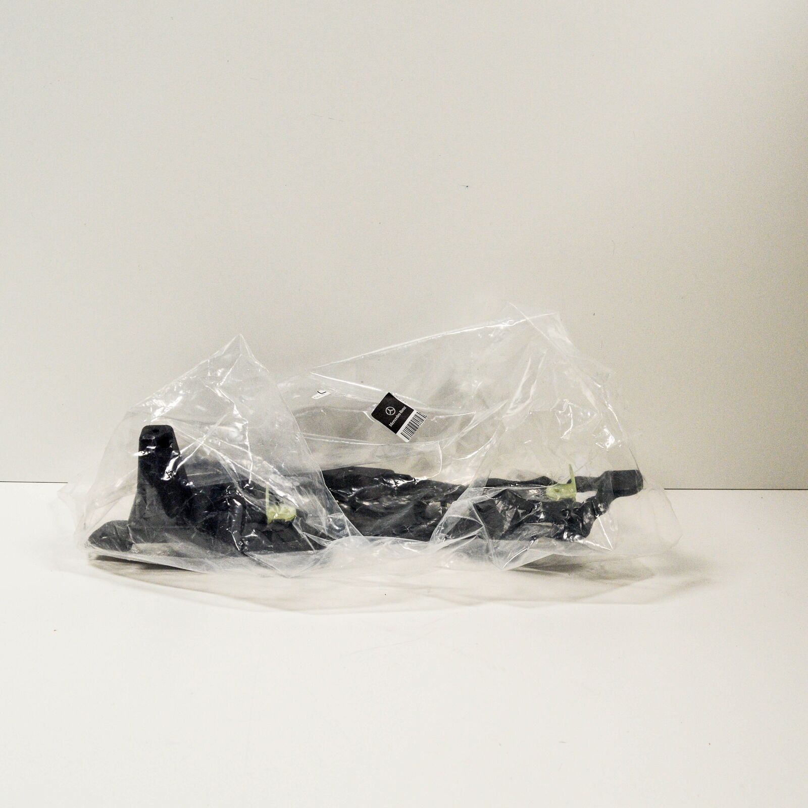 NEW MERCEDES BENZ C W205 REAR RIGHT BUMPER BRACKET A2058851814 ORIGINAL