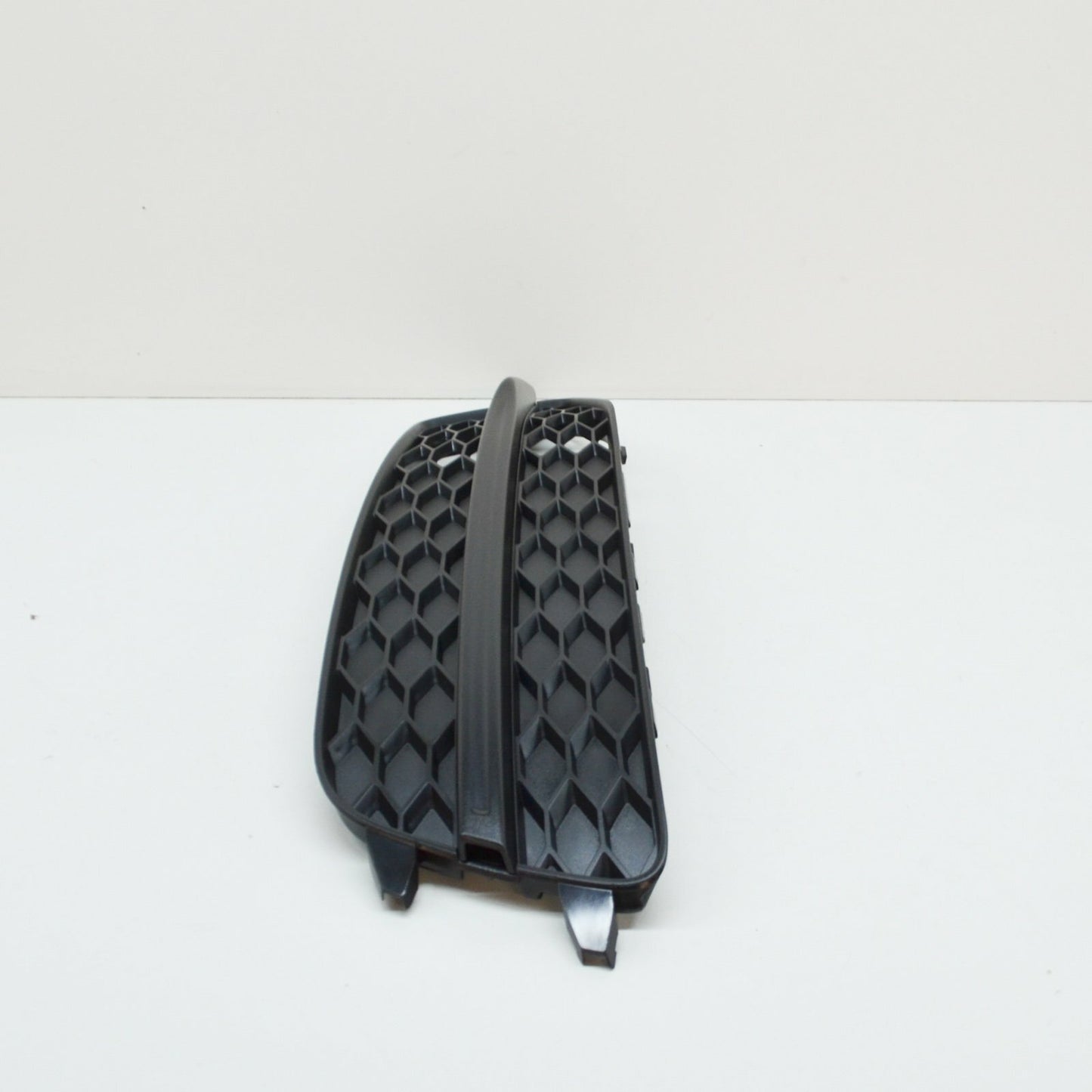 Genuine Audi A6 C7 Right Fog Light Surround Grille 4G0807682D9B9 2011 S-Line