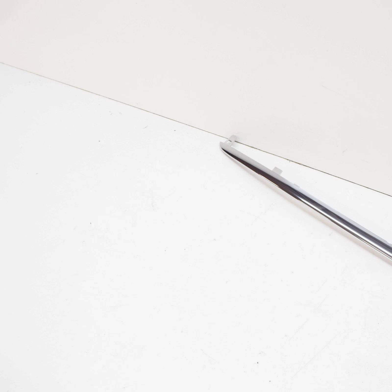 NEW MERCEDES-BENZ SLK R172 FRONT BUMPER CENTER MOLDING A1728850321