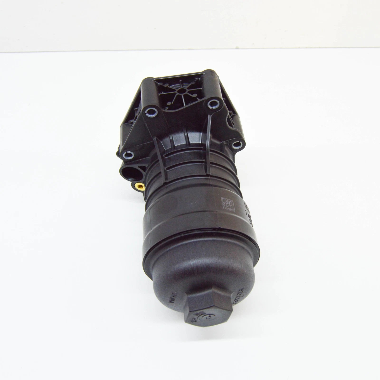 NEW AUDI A4 AVANT B9 ENGINE OIL FILTER HOUSING 06M115401L