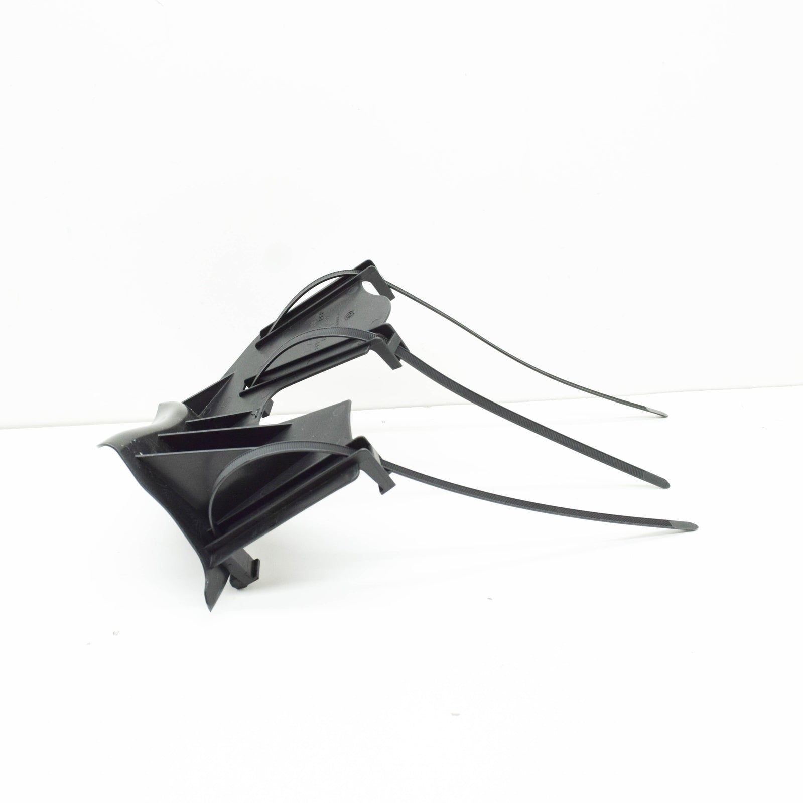 NEW AUDI RS3 SPORTBACK 8V LEFT AIR GUIDE 8V0407811 ORIGINAL