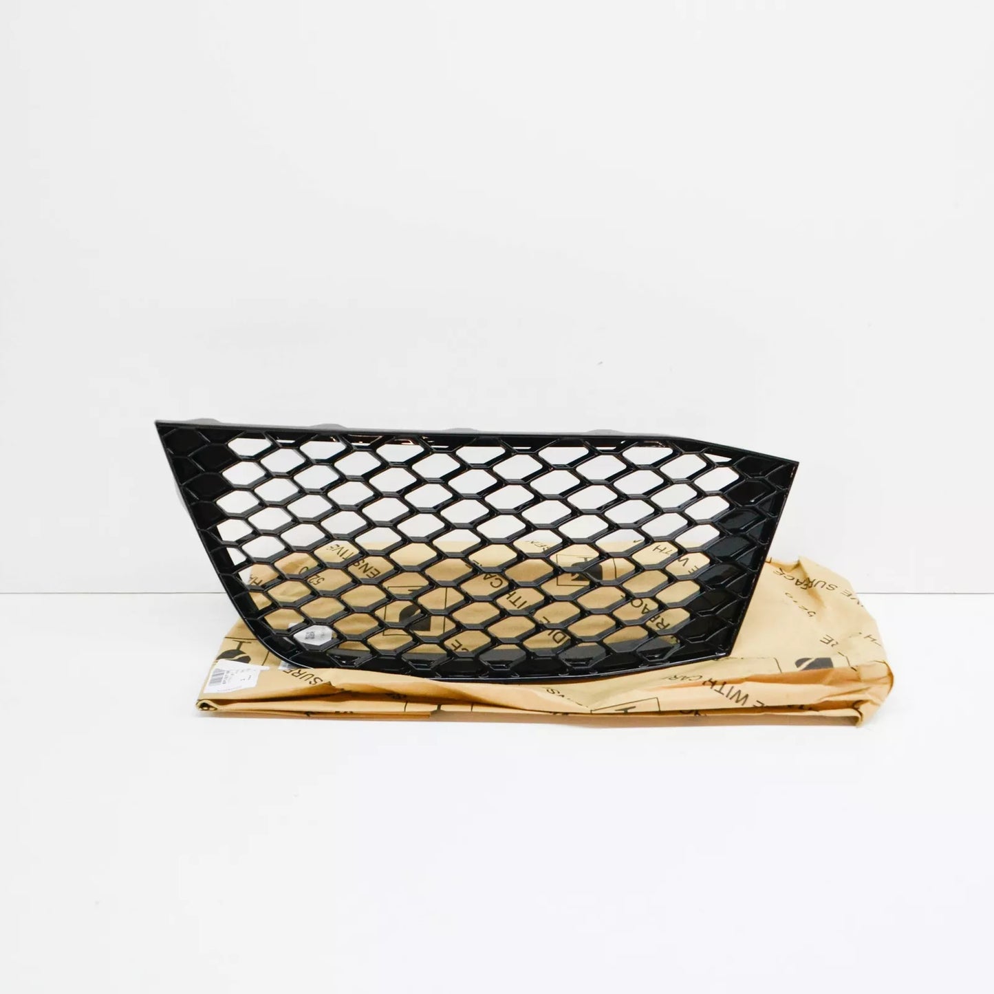 NEW AUDI RS3 8P FRONT BUMPER LEFT LOWER GRILLE 8P0807681AJT94 2011 ORIGINAL