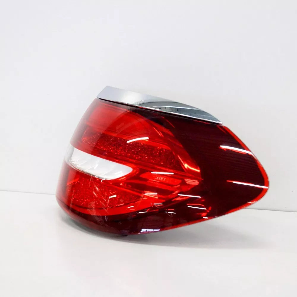 NEW MB E-CLASS T-MODEL S213 REAR RIGHT TAILLIGHT A2139068800 2018 ORIGINAL