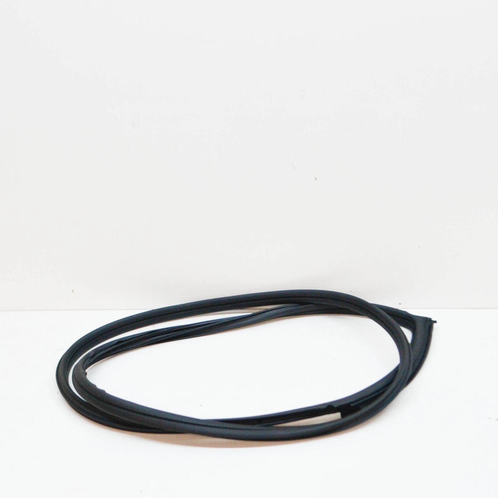 NEW BMW 1 E81 FRONT LEFT DOOR WEATHERSTRIP SEAL 51767054027 7054027 ORIGINAL